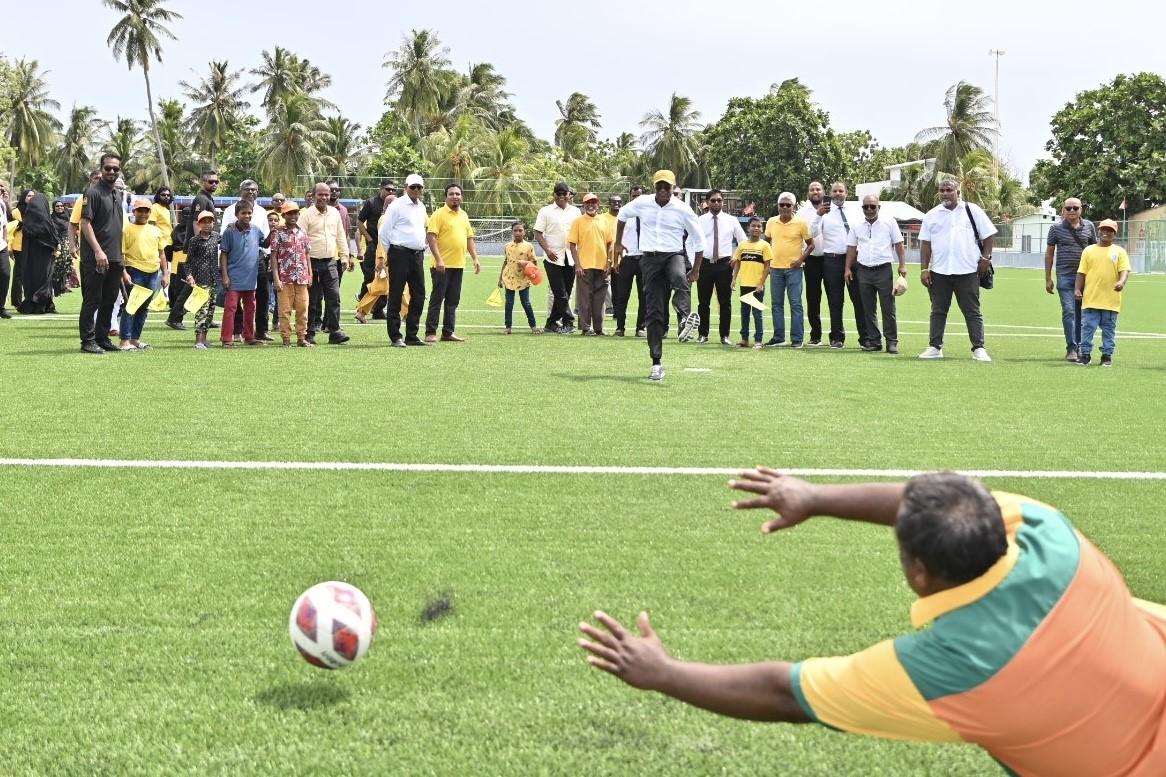 ހިމެންދޫ ފުޓުބޯޅަ ދަނޑާއި، އޮޅުވެލިފުށީ އިންޖީނުގެ ރައީސް ހުޅުވައިދެއްވައިފި