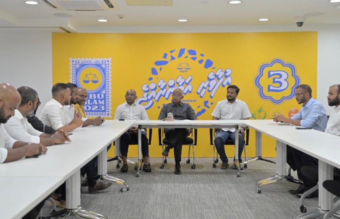 މެމްބަރު ޔާސިރުއާއި މޭޔަރު އާތިފް ޑިމޮކްރެޓްސް ދޫކޮށް އެމްޑީޕީއަށް!