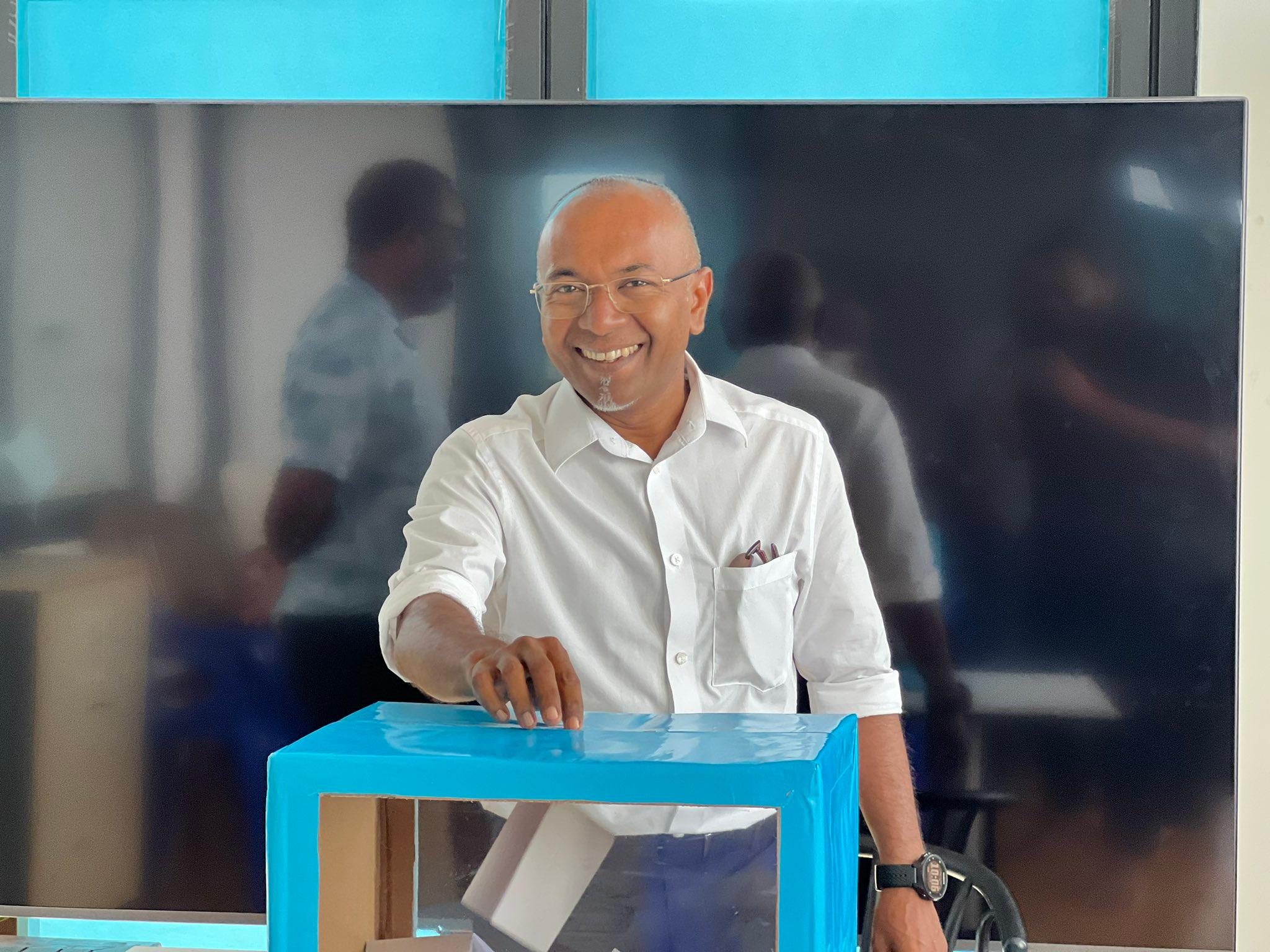  ޑިމޮކްރެޓްސްގެ ރައީސް ކަމަށް ހަސަން ލަތީފްވެސް ވާދަކުރައްވަނީ