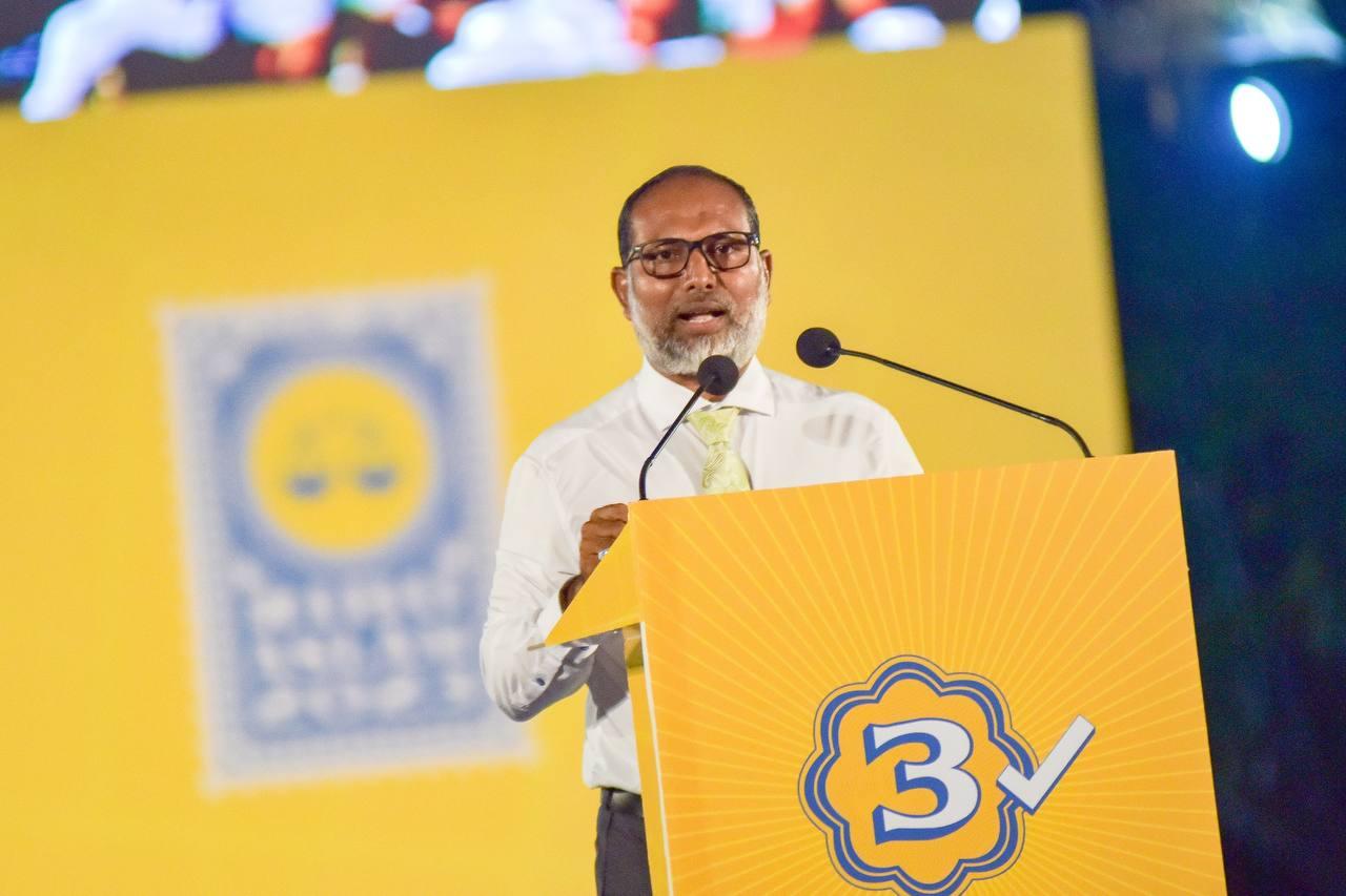 ހިލޭ ޑިގްރީ ޒުވާނުން، ތިޔަކަން ކުރިއަށްގެންދަން ބޭނުން ބޭނުންނަމަ ރައީސް ސޯލިހު އެއްބުރުން ހޮވައިދެއްވާ - އިމްރާން