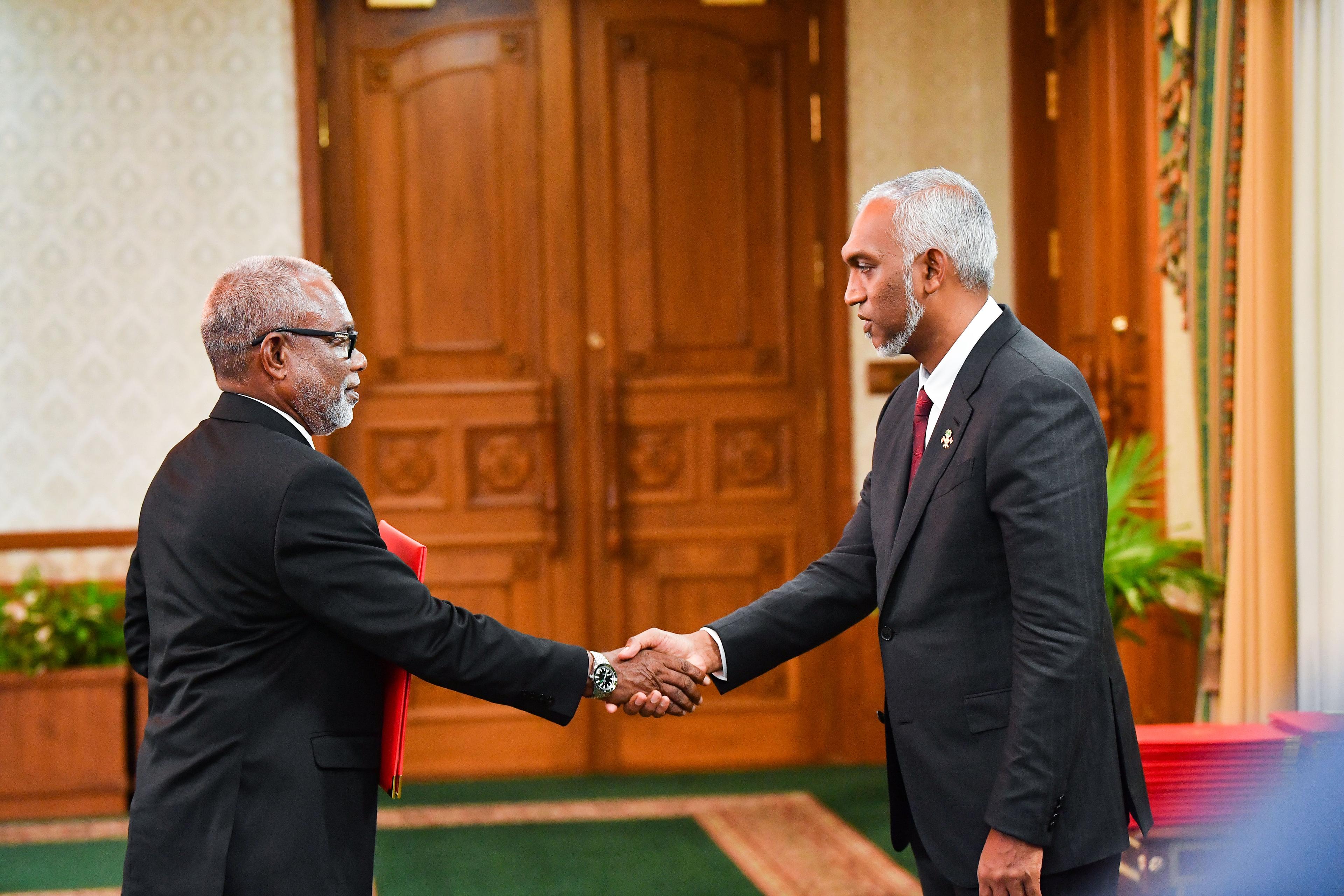 މިތިބީ ރައީސް ޑރ މުއިއްޒުއާއެކު ފިސާރި ސާބިތުވެ - އަދުރޭ
