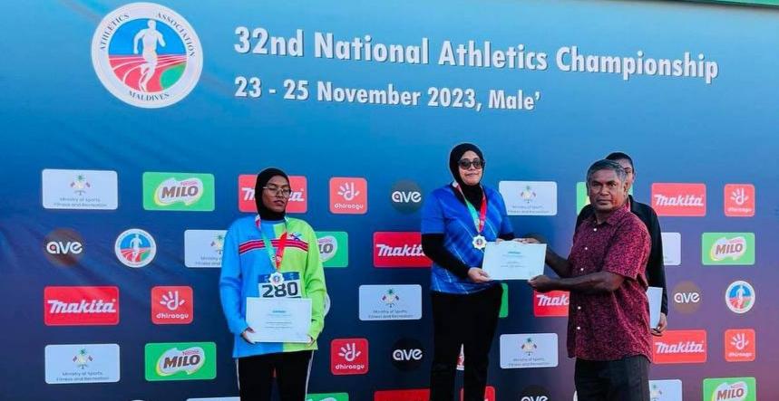 އަންހެނުންގެ ޖެވެލިން އުކުމުން އެއްވަނަ ލައުހާއަށް