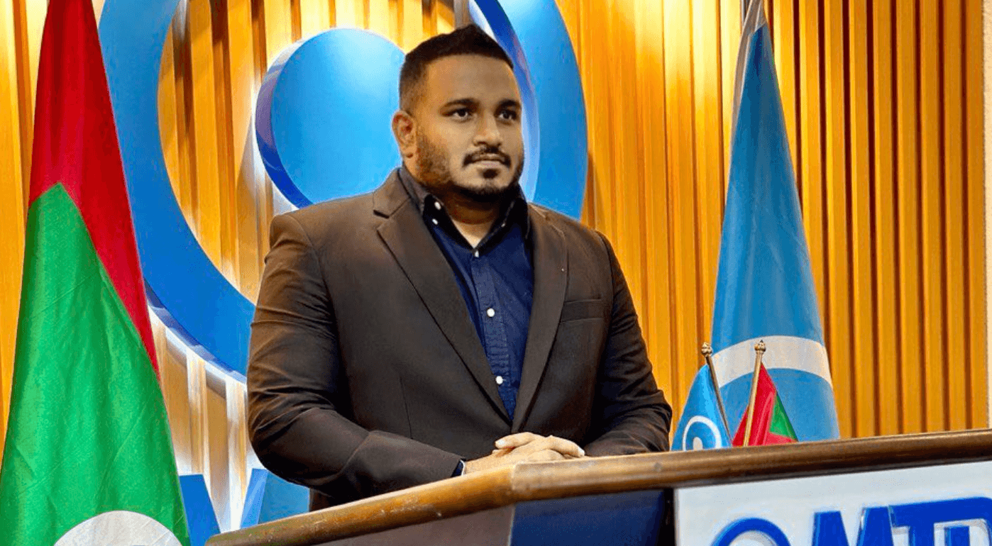 ސިންގަޕޫރަށް ވަޑައިގެންނެވީ ބޭސްފަރުވާއައަށް، ނިމުނު އަވަހަކަށް ރާއްޖެ ދާނަން - އަދީބު