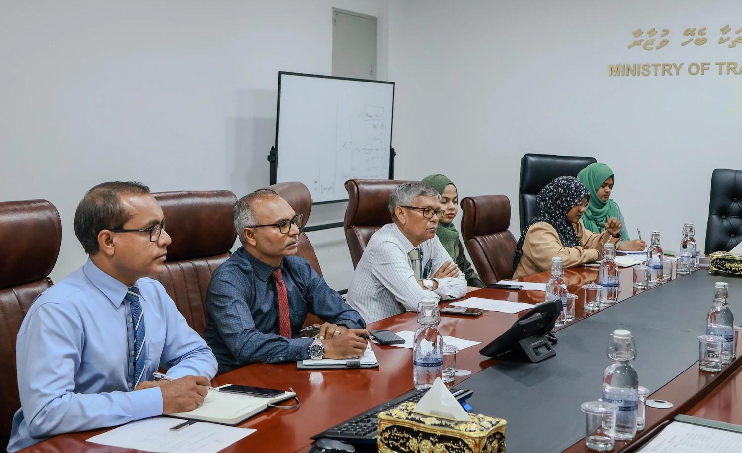 ލަކުޑި ފެރީތައް އޮޕަރޭޓް ކުރުމުގައި ދިމާވާ މައްސަލަތަކާ ގުޅޭގޮތުން މަޝްވަރާކޮށްފި