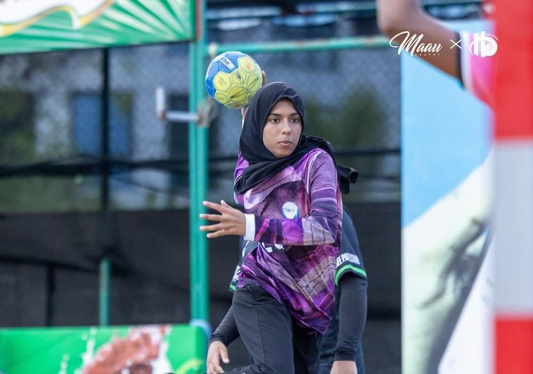  ރާޔާގެ 10 ލަނޑާއެކު ނޯވާ އިން ފެސާ ބަލިކޮށްފި