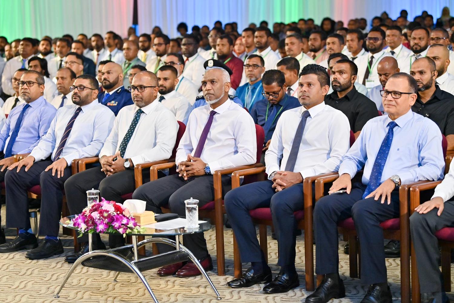 ރައީސް މަސައްކަތް ކުރައްވަނީ މީގެކުރީގެ ސަރުކާރުތަކުން އަތްލާން ނުކެރިފައިވާ ޤައުމީ ބޮޑެތި މައްސަލަތައް ހައްލުކުރެއްވުމަށް: އިހްސާން