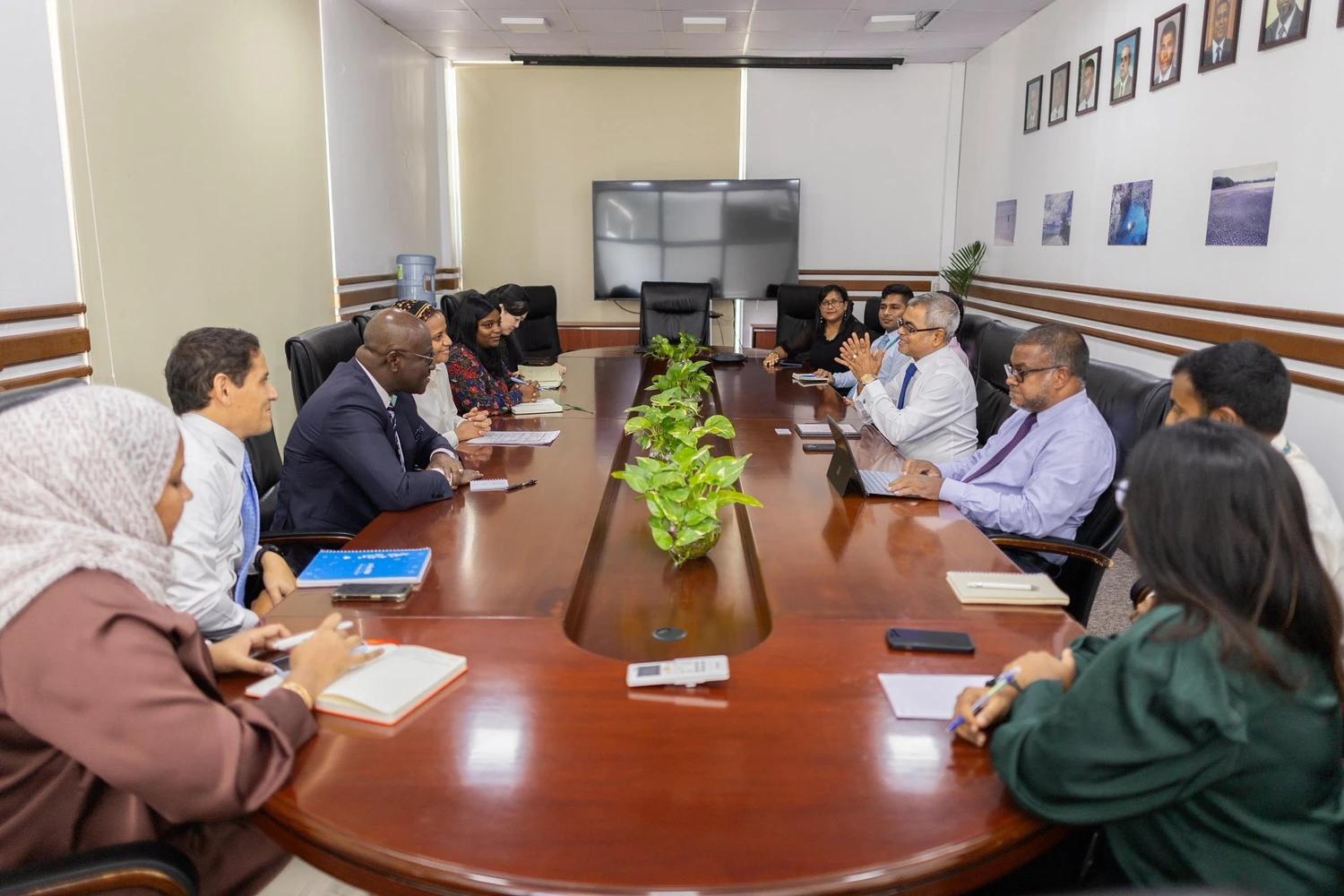 ޔުނިސެފްގެ ޑެޕިއުޓީ އެގްޒެކެޓިވް ޑިރެކްޓަރ މިނިސްޓަރު ތޯރިގުގެ އަރިހަށް!