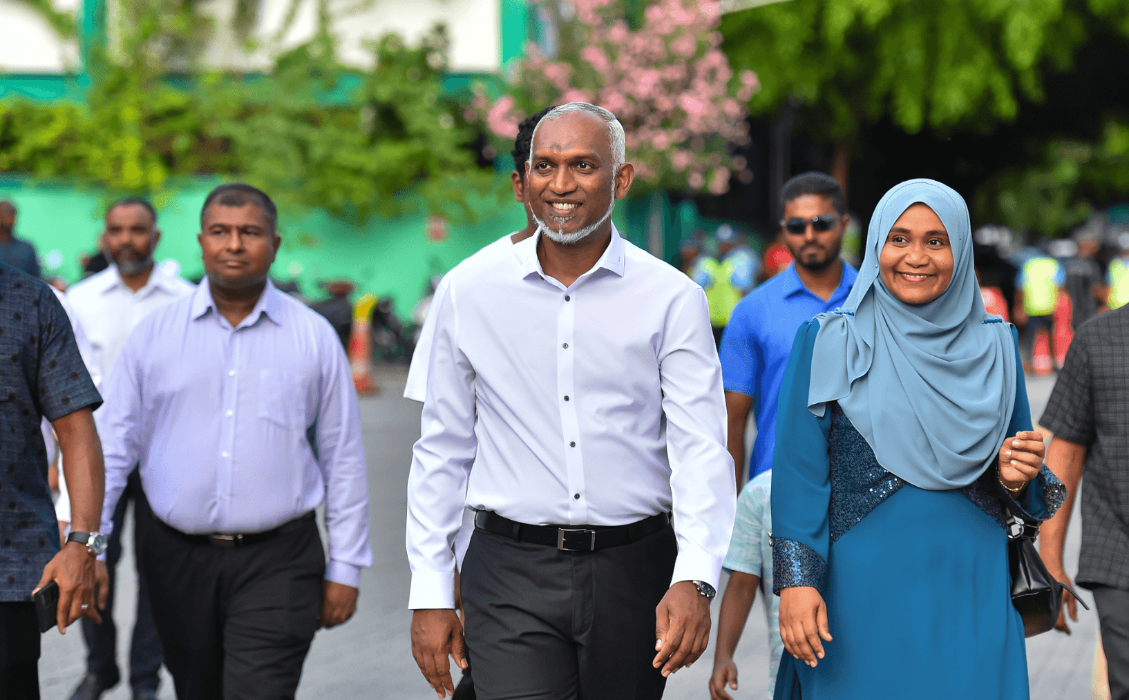 ނުރަސްމީ ދަތުރުފުޅެއްގައި ރައީސްގެ ދެކަނބަލުން އިނގިރޭސިވިލާތަށް!