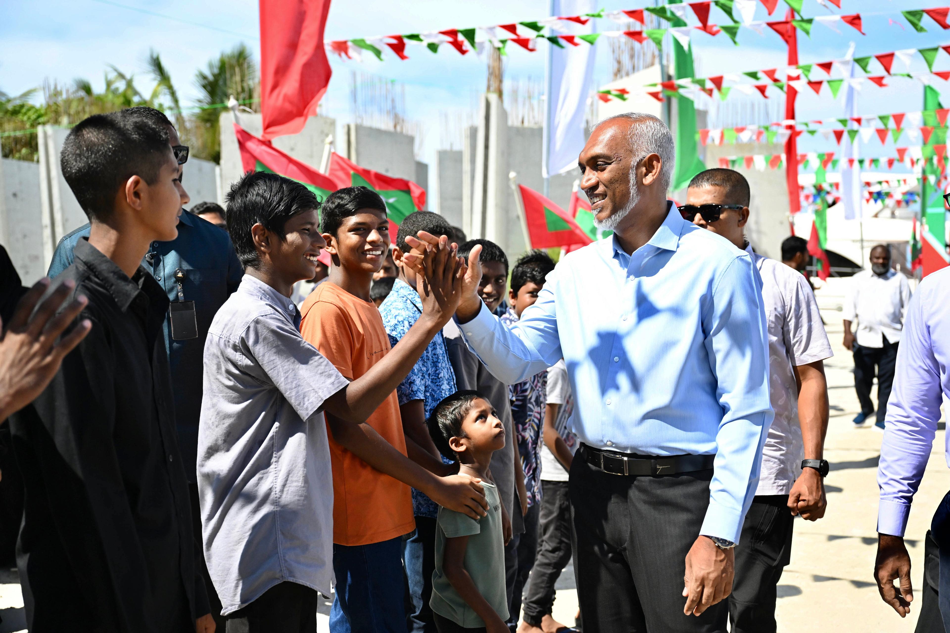 ރައީސް އދ އަތޮޅަށް ކުރެއްވި ދަތުރުފުޅު ނިންމަވާލައްވައިފި