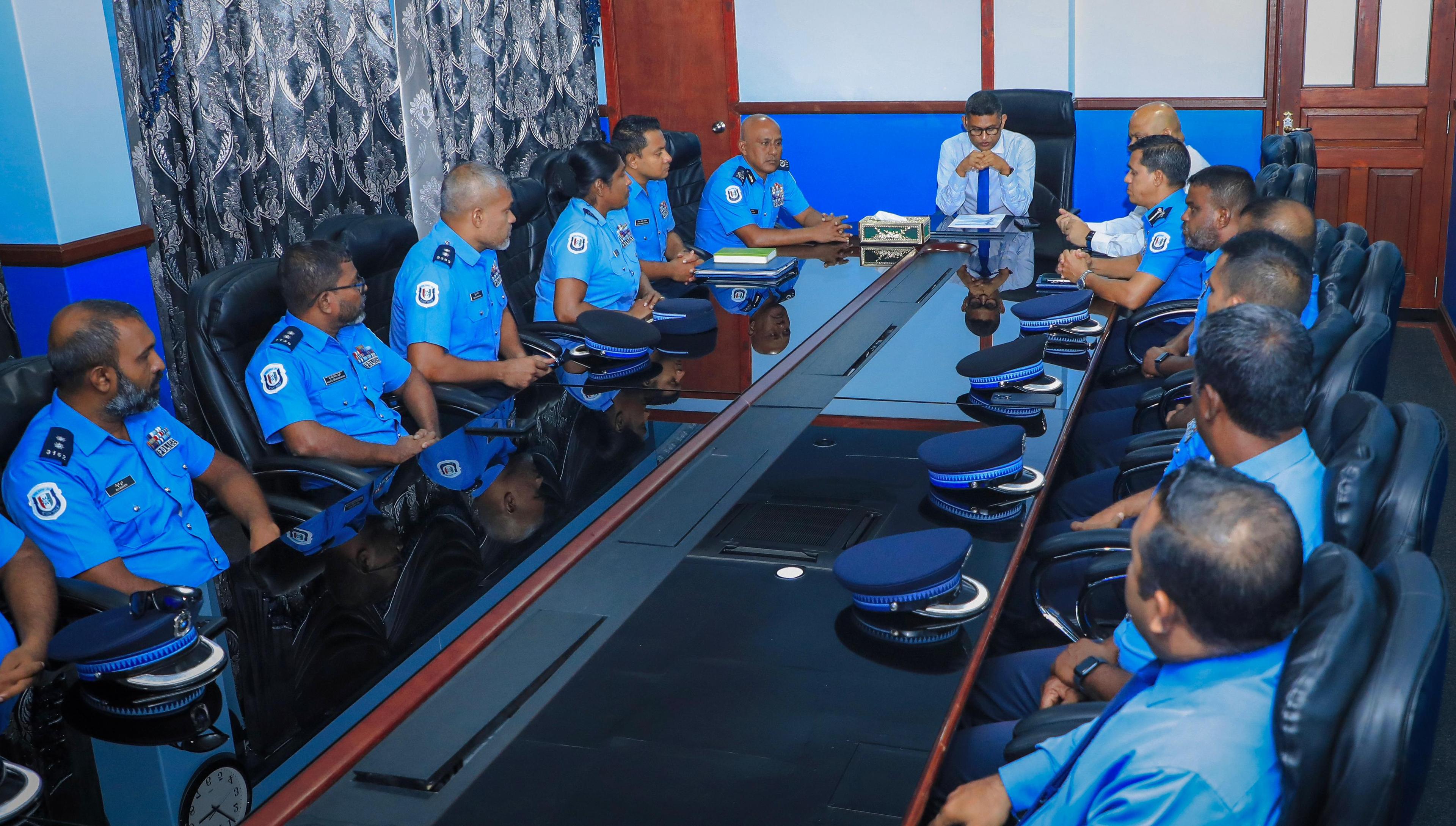ސެމިނާއެއްގައި ބައިވެރިވުމަށް 15 ފުލުހަކު ޗައިނާއަށް!