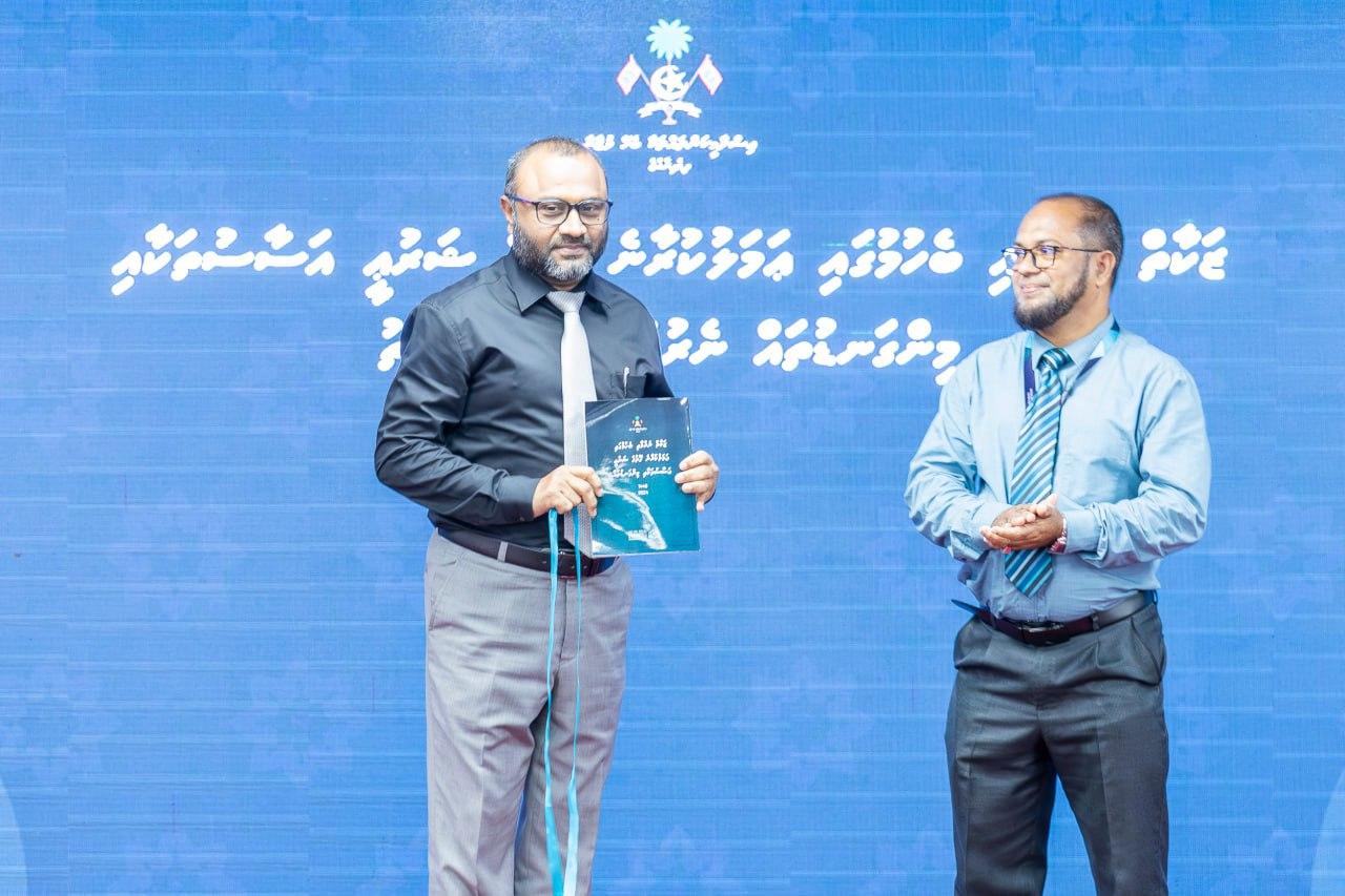ރާއްޖޭގައި ޒަކާތް ނެރުމާއި ބެހުމުގައި ޢަމަލުކުރާނެ ގޮތުގެ ޝަރުޢީ އަސާސްތަކާއި މިންގަނޑުތައް އެކުލަވާލައި އާންމުކޮއްފި