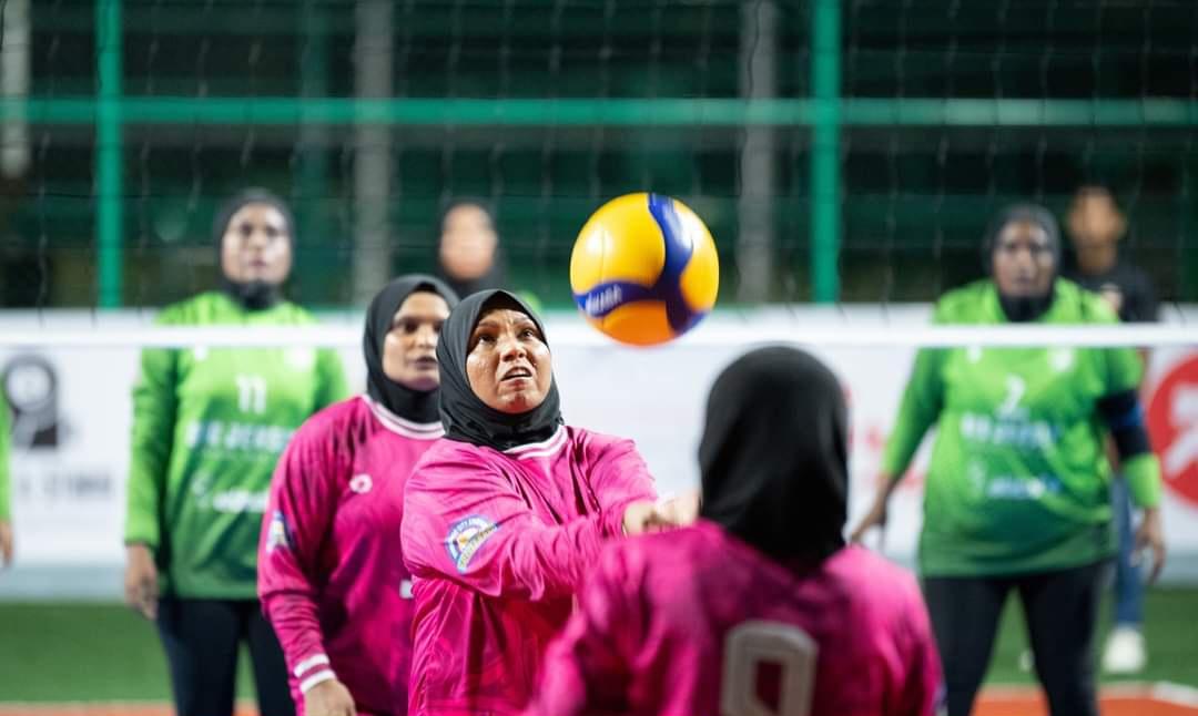 ސީދާ ތިން ސެޓުން ފިޓް ފެމިނިން ބަލިކޮށް ޑީއާރުސީ ވިމެންސް އިން މުބާރާތުގެ ފެށުން ރަނގަޅުކޮށްފި