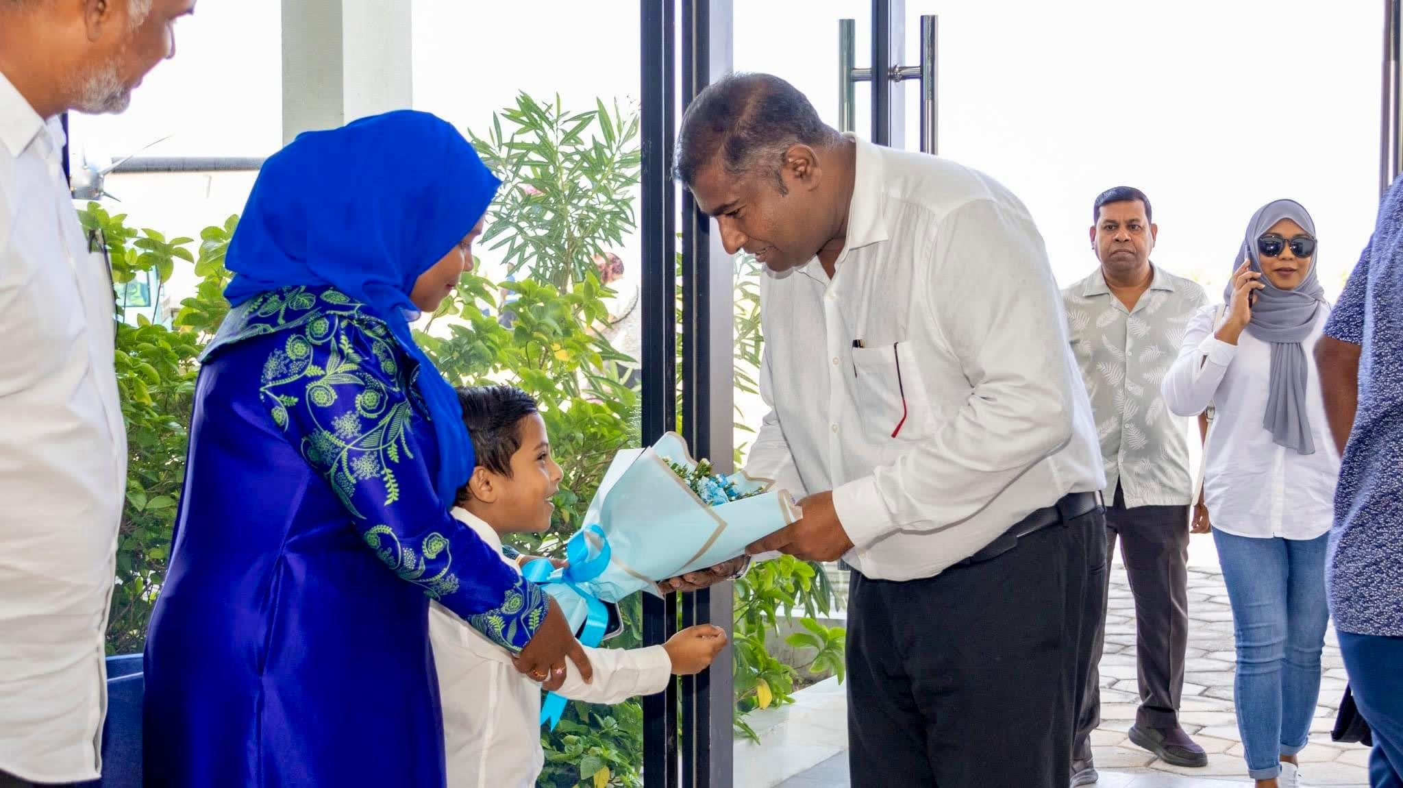 ވަޒީރު އާދަމް ނަޞީރު އީދަށް ކުޑަހުވަދޫއަށް!