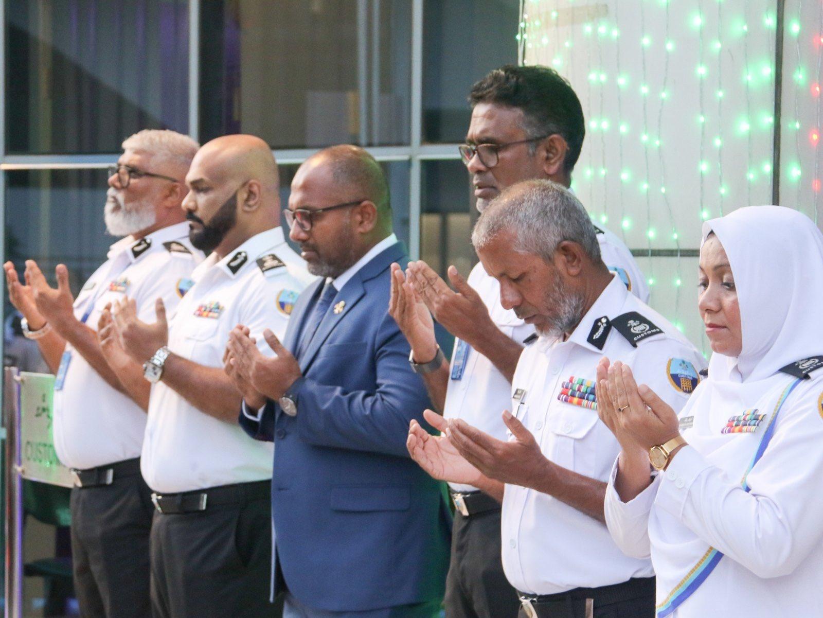 ކޮންމެ އޮފިސަރަކީ ރައްޔިތުންނަށް ނަޒާހަތްތެރިކަމާއެކު ޚިދުމަތްދޭ މީހެއްކަން ކަށަވަރުކުރާނަން: ޢަލީ އިޙްސާން