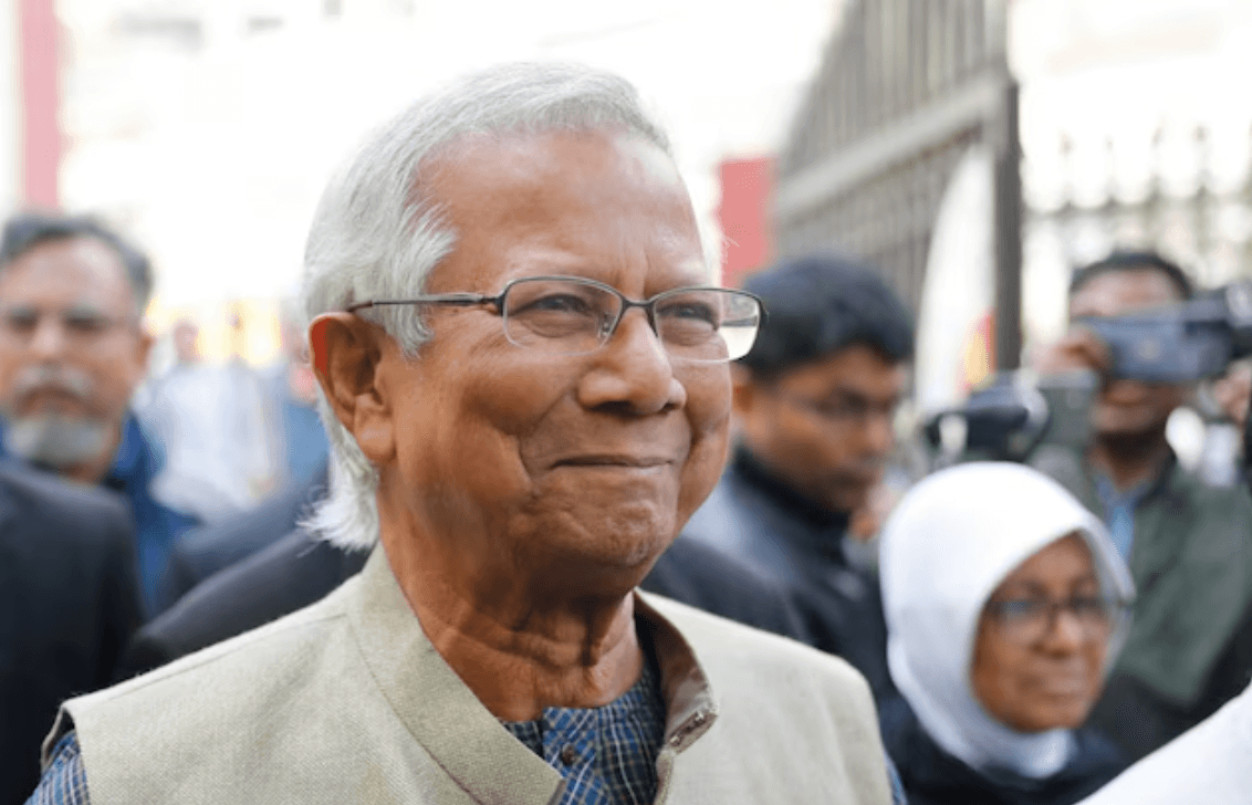 ބަންގްލަދޭޝްގައި މުޒާހަރާކުރި ދަރިވަރުންގެ ޑިމާންޑަކީ ވެރިކަން ޔޫނުސް އާއި ހަވާލުކުރުން!