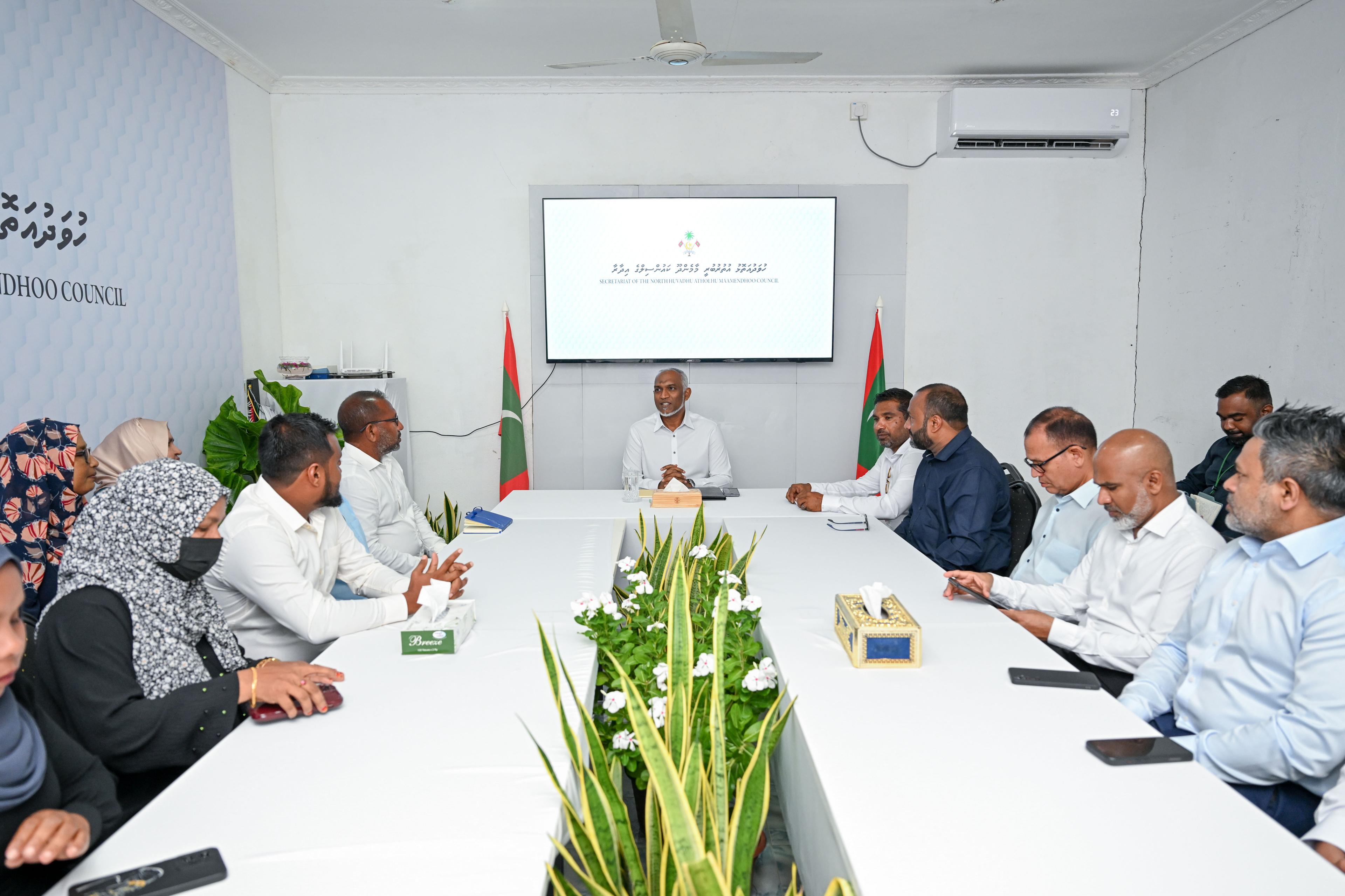 President Meets Maamendhoo Council and WDC to Address Island's Key Concerns