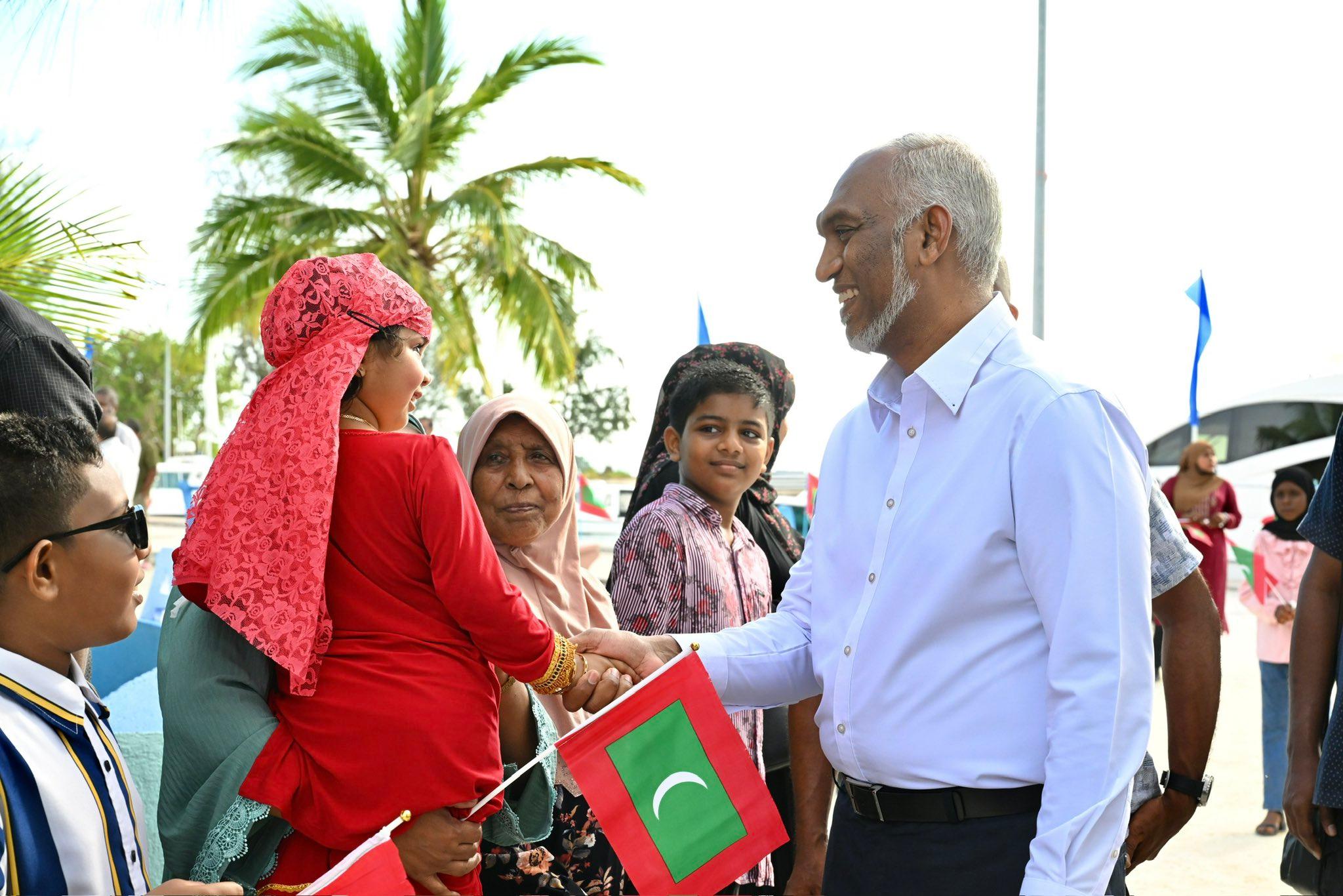 ރައީސް މުއިއްޒު ހުވަދު އަތޮޅަށް ކުރެއްވި ދަތުރުފުޅުގެ ތެރެއިން!