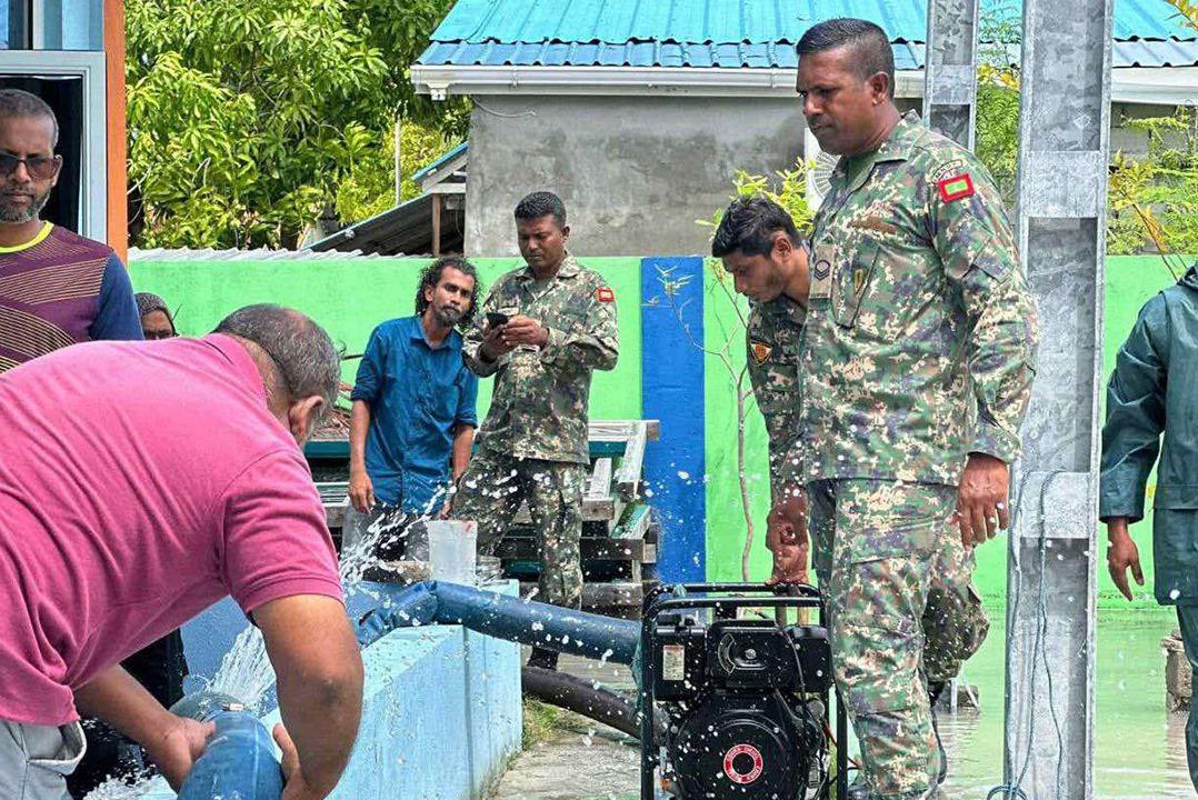 ދާންދޫއަށް ބޯކޮށް ވާރޭވެހި ފެން ބޮޑުވުމާ ގުޅިގެން ސިފައިން އެހީތެރިކަން ފޯރުކޮށްދީފި