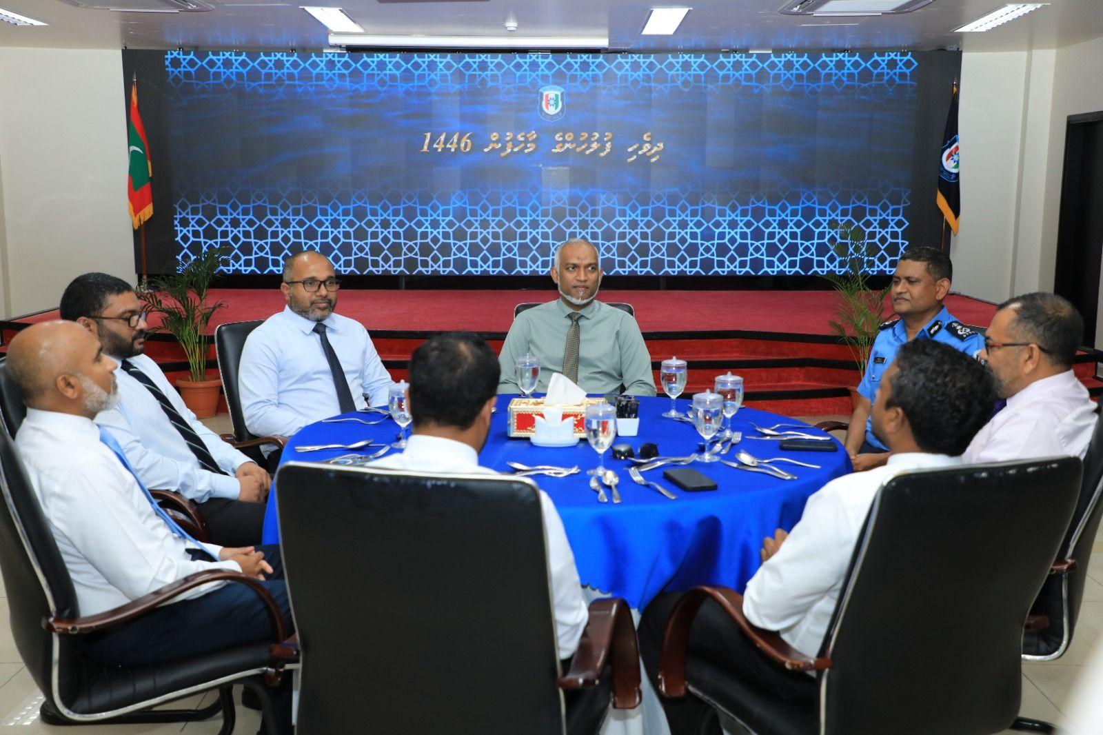 ފުލުހުންގެ މާހެފުން މިފަހަރު ރައީސް މުއިއްޒުއާއި އެކު!