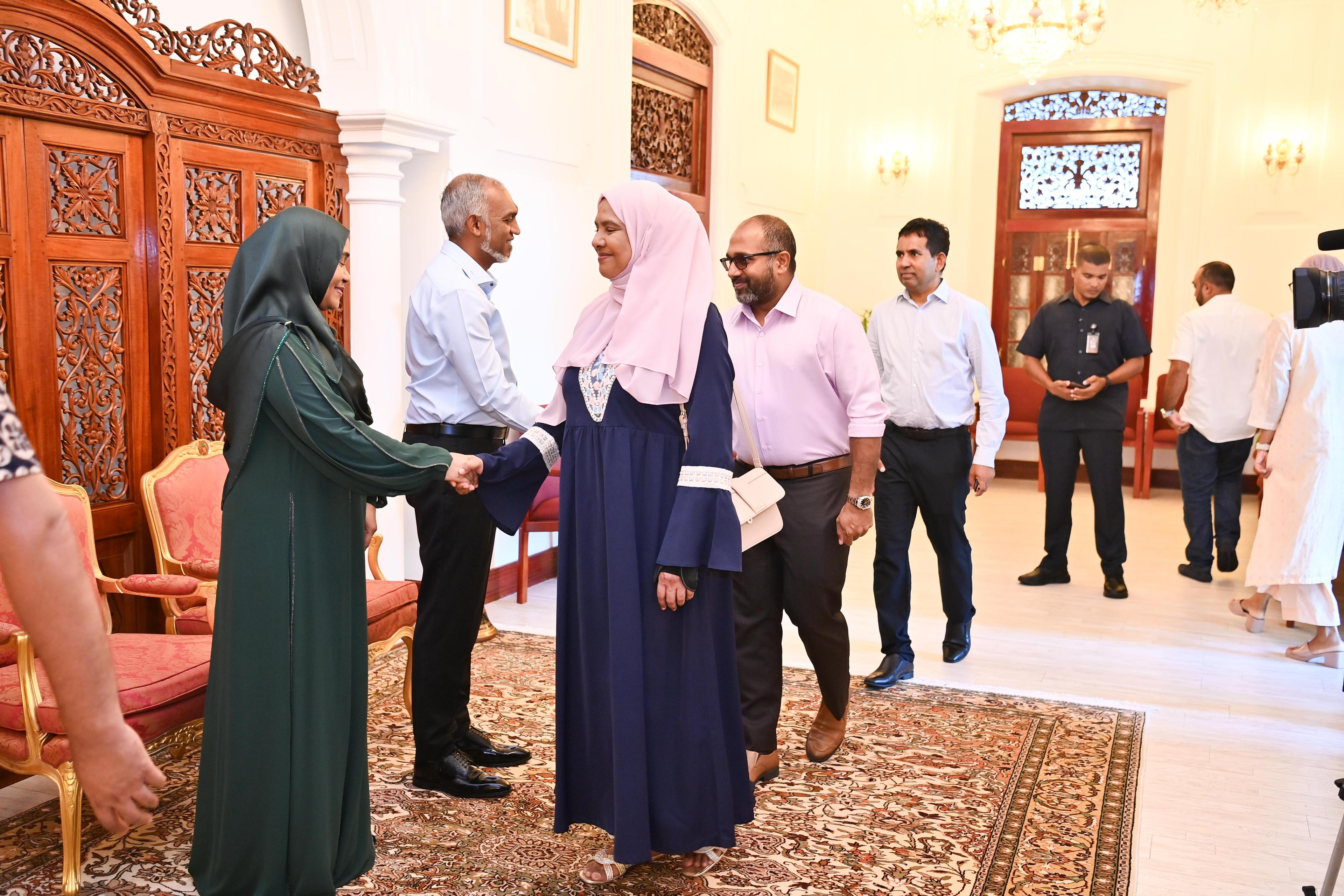 މި އަހަރުވެސް ފިޠުރުޢީދު ދުވަހު ރައީސުލްޖުމްހޫރިއްޔާގެ ދެކަނބަލުން ޢީދު ސަލާން ކުރެއްވުން އޮންނާނެ!