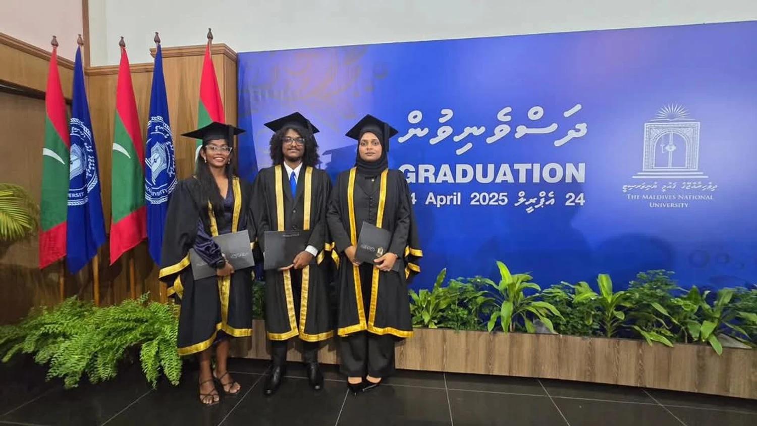 ކޮލެޖް އޮފް ފިޝަރީޒްގެ ފުރަތަމަ ބެޗްގެ ދަރިވަރުން މެރިން ސައިންސް ޑިގްރީ ހާސިލްކޮށްފި