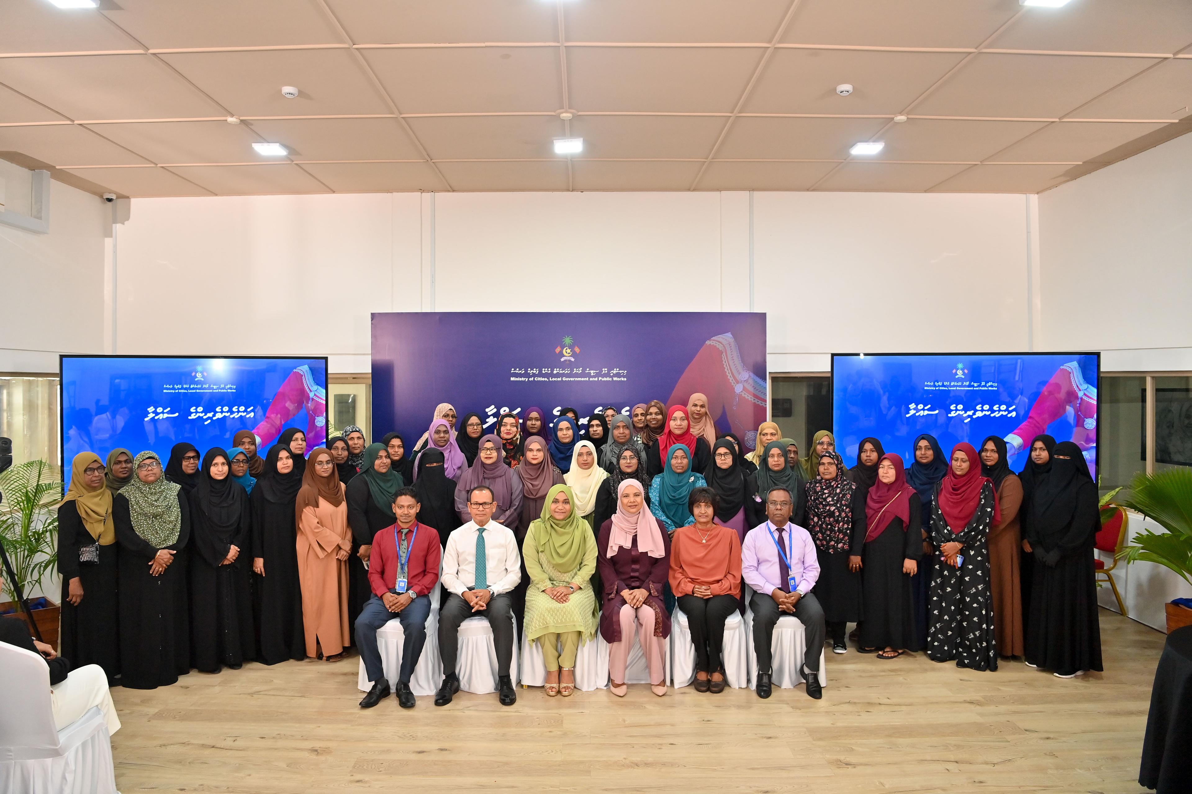 އަންހެންވެރީންގެ ސައްލާގެ ނަމުގައި ޚާއްސަ މަސައްކަތު ބައްދަލުވުމެއް ފަށައިފި