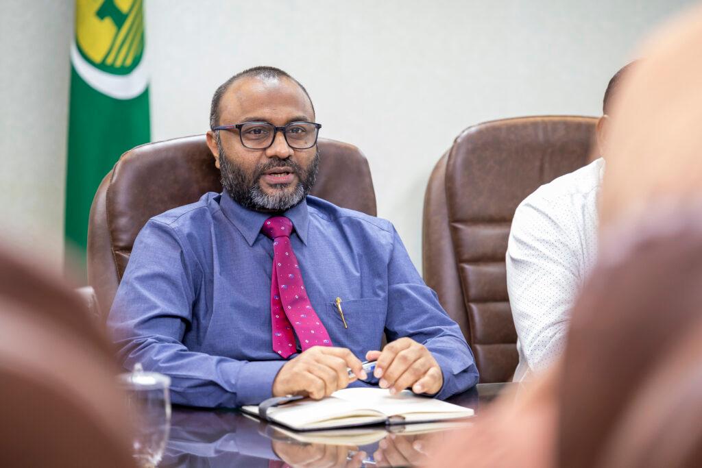 މިނިސްޓަރު ޝަހީމް އަލުން އަދާލަތު ޕާޓީއާއި ގުޅިވަޑައިގަންނަވަނީ