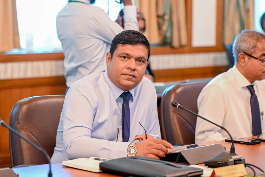ރަސްމީ ދަތުރުފުޅެއްގައި، މިނިސްޓަރ އަމީން ޤަތަރަށް!