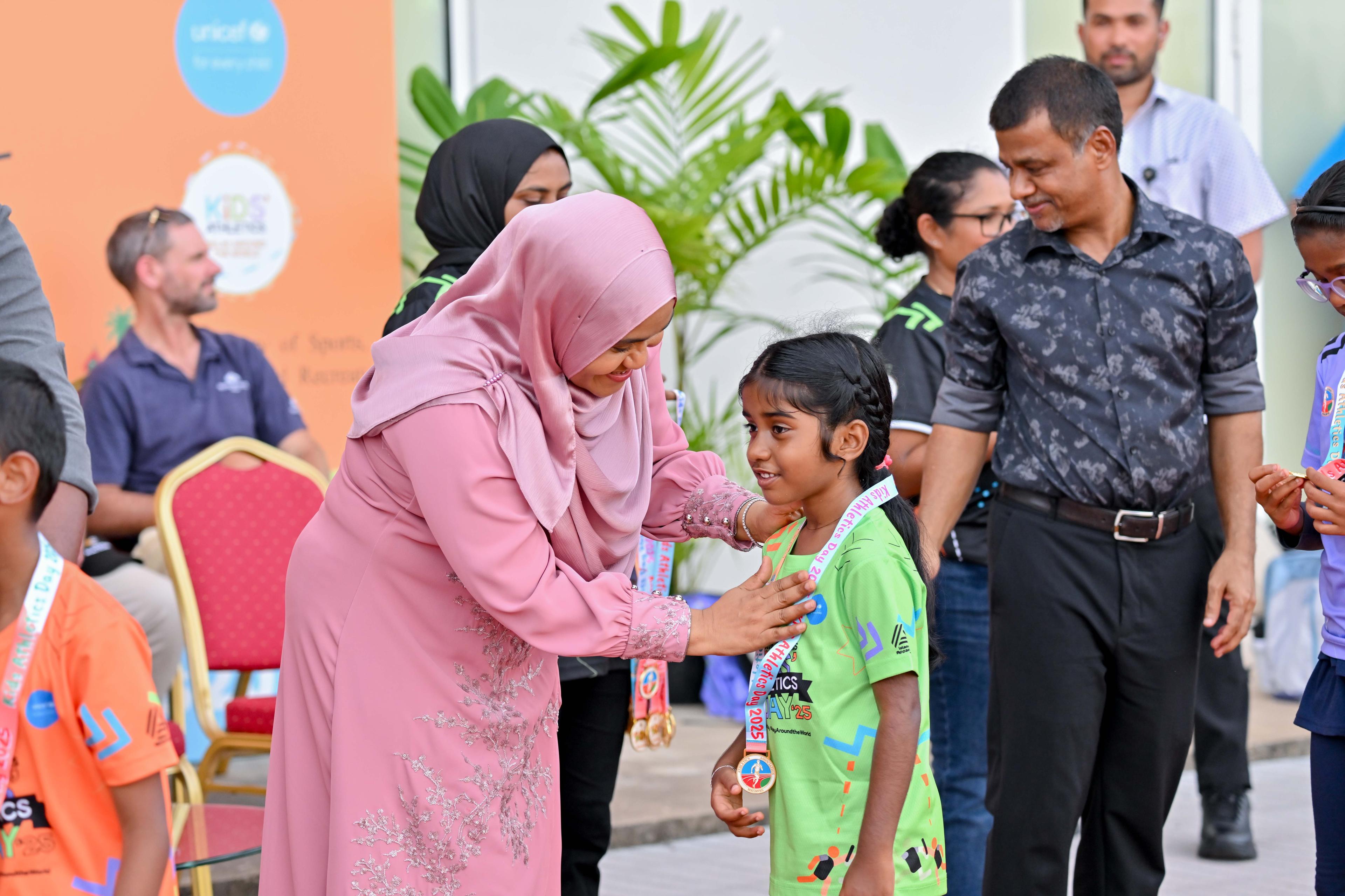 "ކިޑްސް އެތްލެޓިކްސް ޑޭ 2025"  ނިންމުމުގެ ރަސްމިއްޔާތު ޝަރަފްވެރިކޮށްދެއްވީ ފަސްޓް ލޭޑީ!