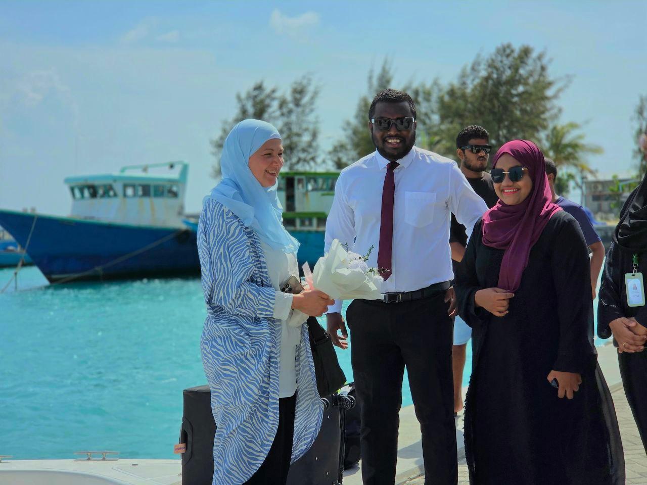 ހޮޅުދޫއަށް  ތާރީޚީ ދުވަހެއް: ކުދަކުދިންގެ ޚާއްޞަ ޑޮކްޓަރެއް ފުރަތަމަ ފަހަރަށް އެރަށުގެ ހެލްތު ސެންޓަރަށް!