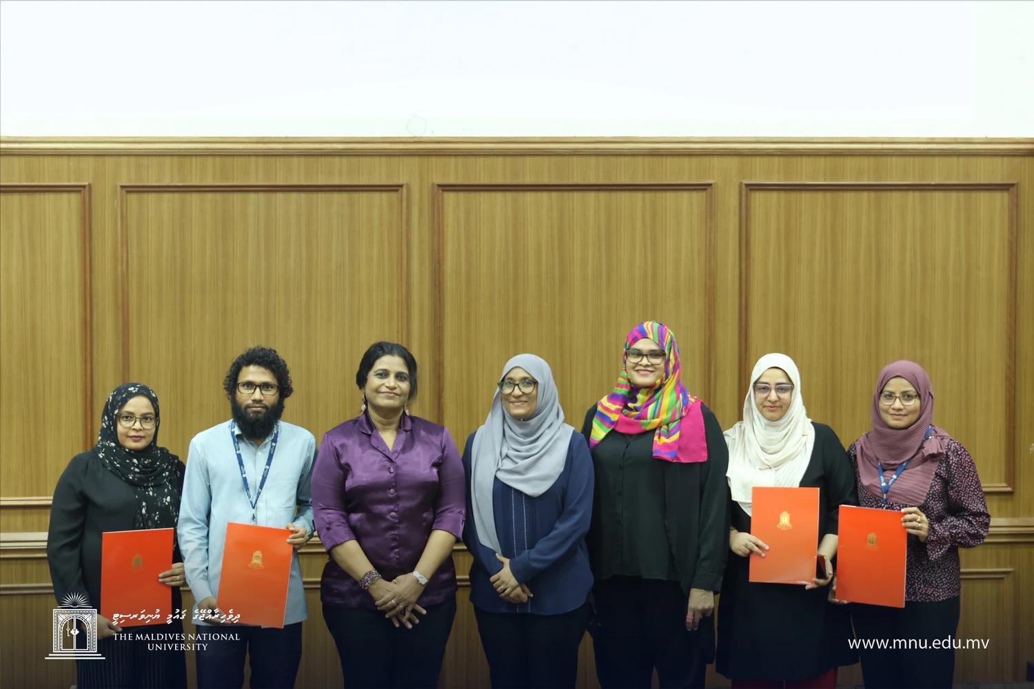 ދިރާސާކުރުމާއި ފޮތް ލިޔުމަށް ބޭނުންވާ މާލީ އެހީ ދީފި