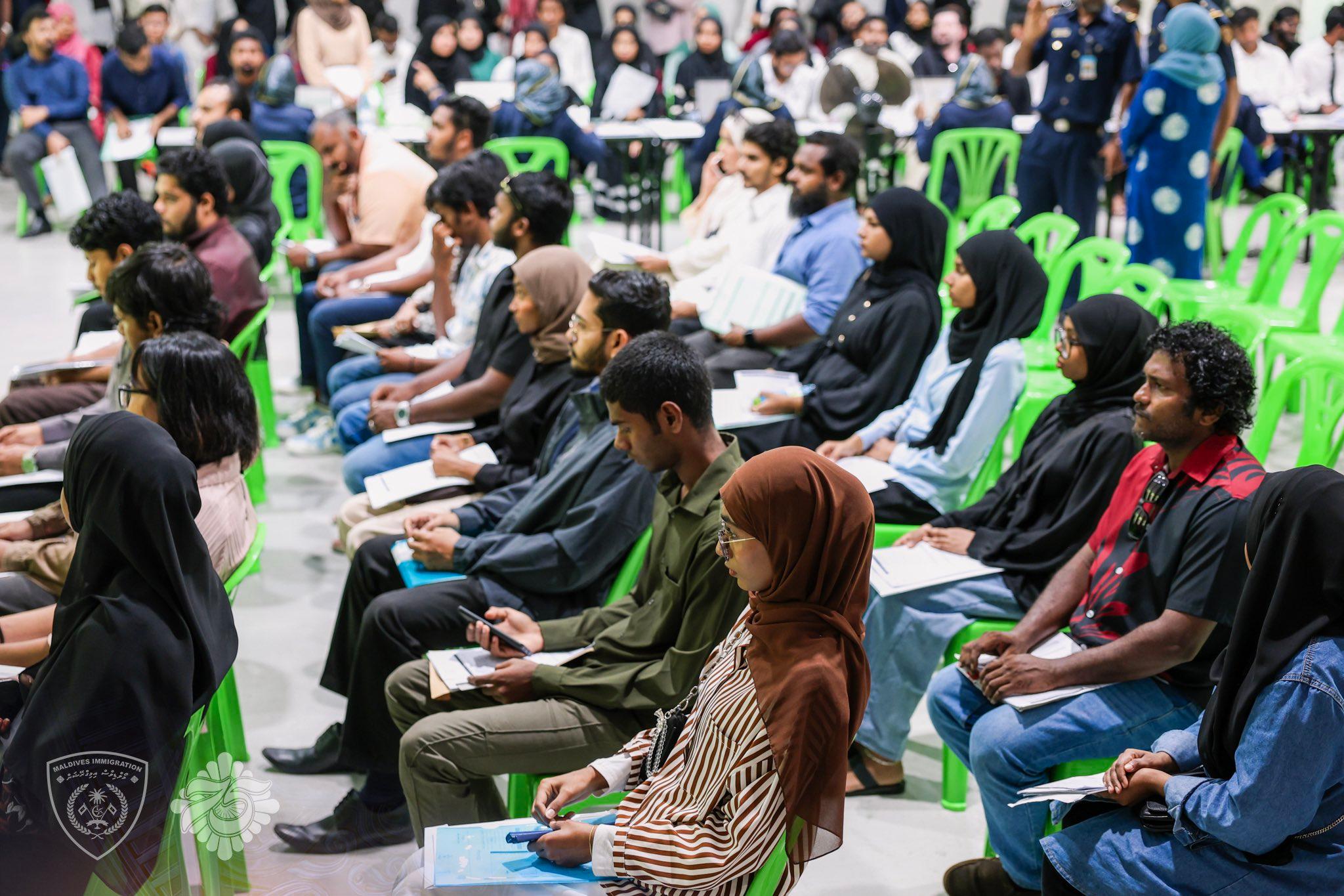 50 އިމިގްރޭޝަން ޓްރެއިނީ އޮފިސަރުންގެ މަގާމަށް ވޯކްއިން އިންޓަވިއު ފެށިގެން ކުރިޔަށް: 5 ޖަހަންދެން ކުރިޔަށްދާނެ!