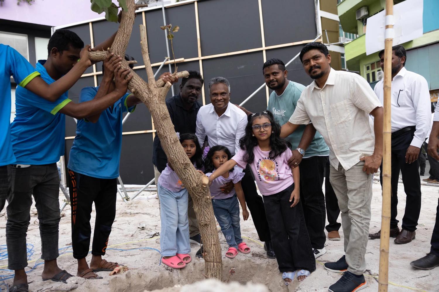 ސިޓީ ކައުންސިލުން ތަރައްޤީކުރާ މާފަންނު މައިޒާނުގައި ގަސް އިންދުމުގެ ހަރަކާތެއް!