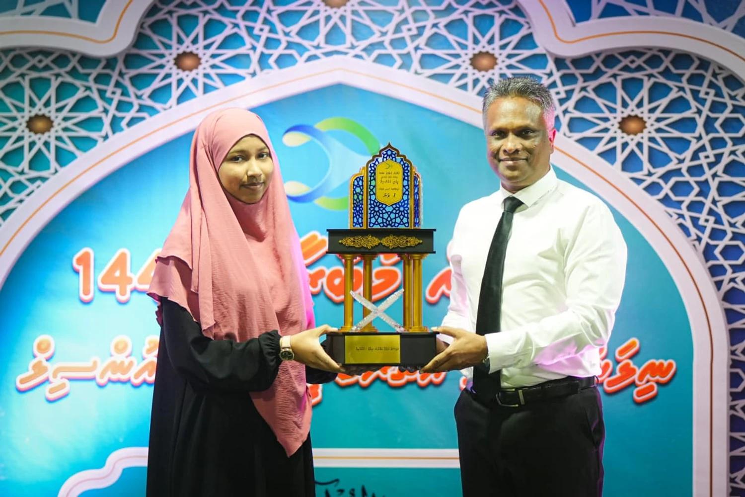 ޤުރްއާނުން ލިއްބައިދޭ ފިލާވަޅުތަކުގެ އަލީގައި ދިރިއުޅުމުގެ ހަރުފަތްތައް ގިރާކުރަމުން ގެންދިއުމަށް އާޒިމް އެދިވަޑައިގެންފި