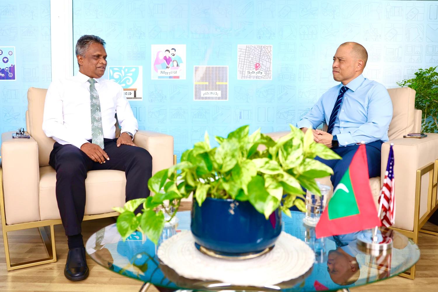 އެމެރިކާއިން މާލެ ސިޓީއަށް އެއްބާރުލުން ދެވިދާނެ ދާއިރާތަކާ ބެހޭގޮތުން މަޝްވަރާކޮށްފި