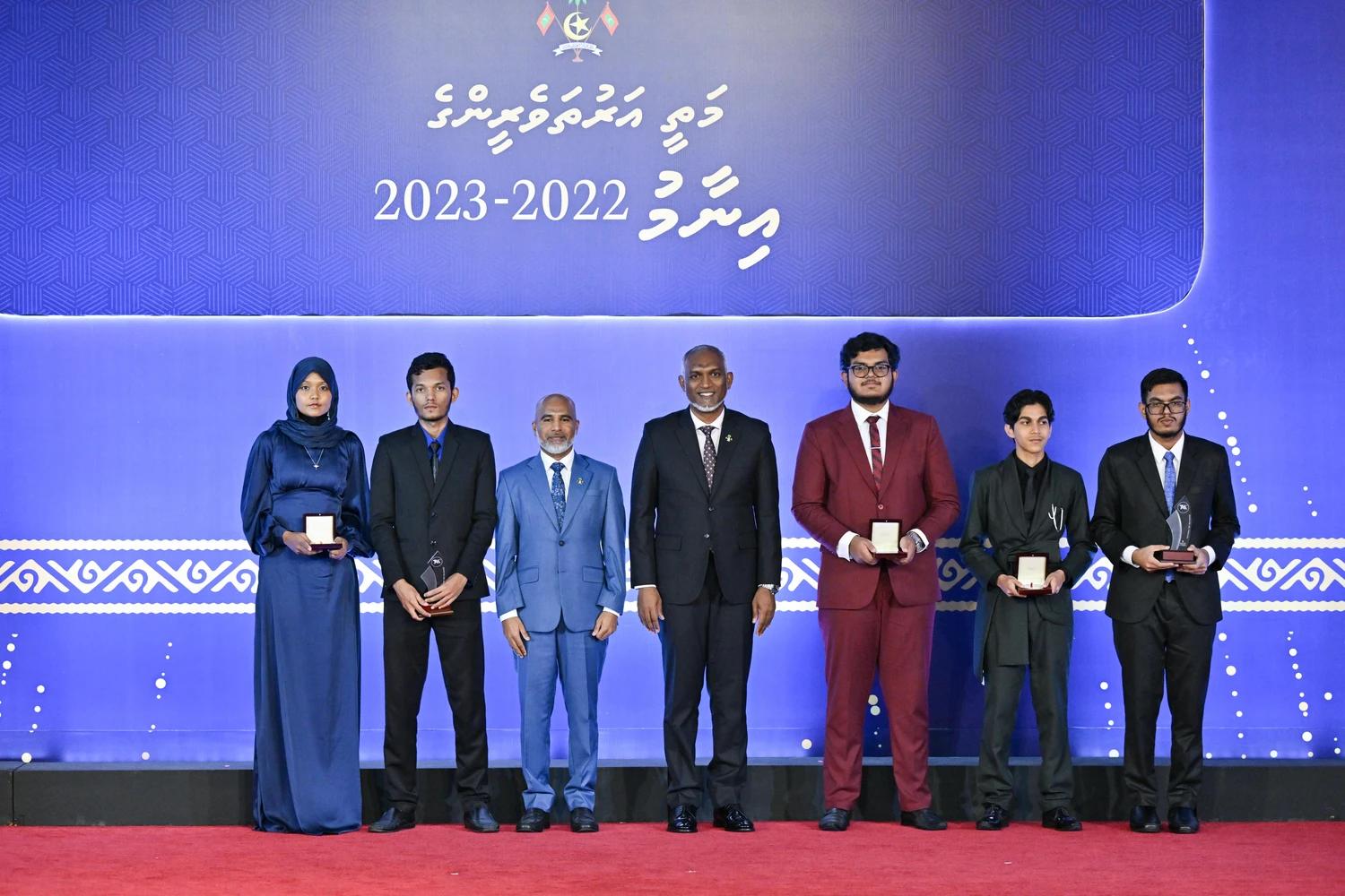މަތީ އަރުތަވެރީންގެ އިނާމު މިފަހަރު 1800 އަށްވުރެ ގިނަ ދަރިވަރުންނަށް!