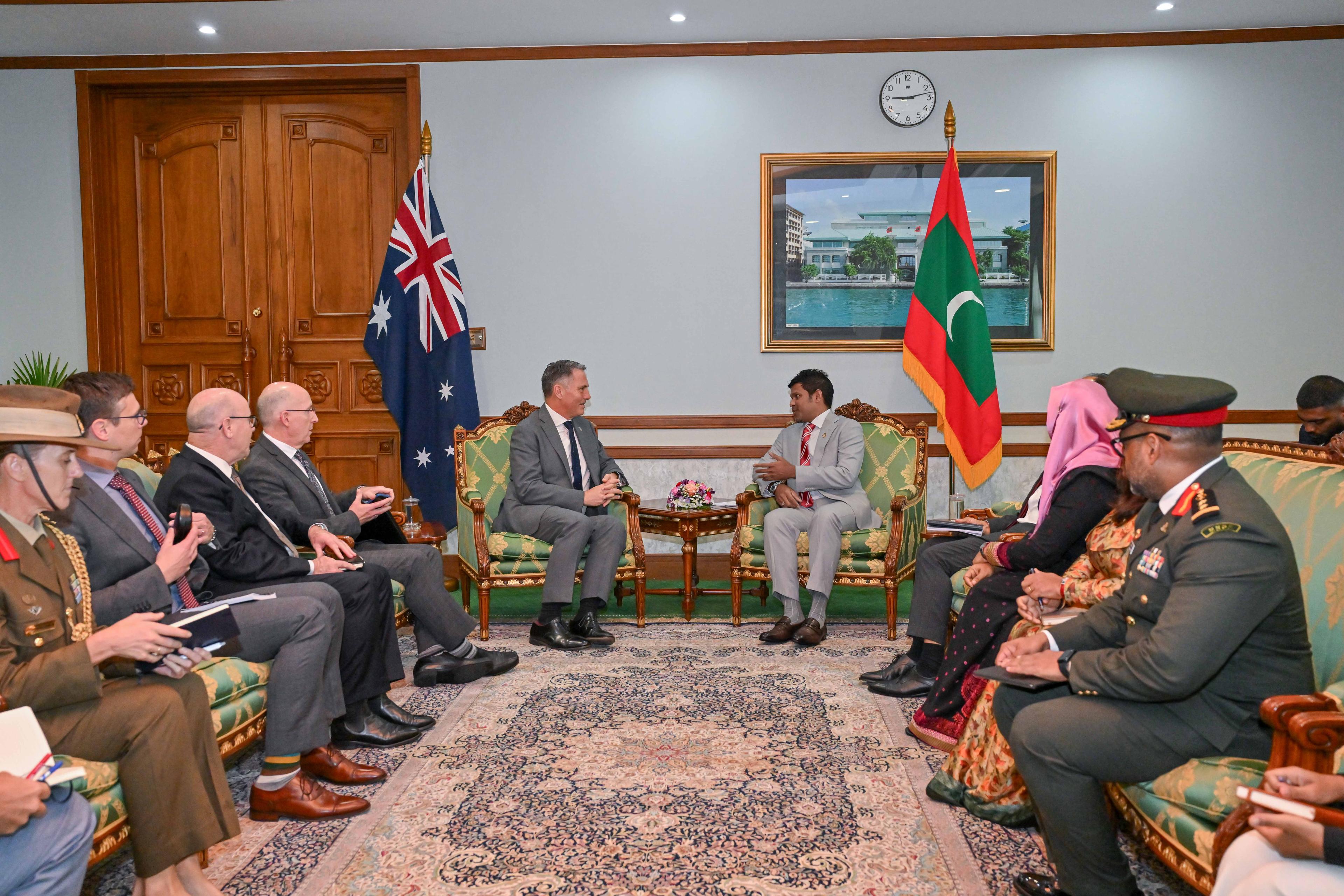 އޮސްޓްރޭލިއާގެ ދިފާޢީ ވަޒީރު، ނައިބު ރައީސްއާއި ބައްދަލުކުރައްވައިފި