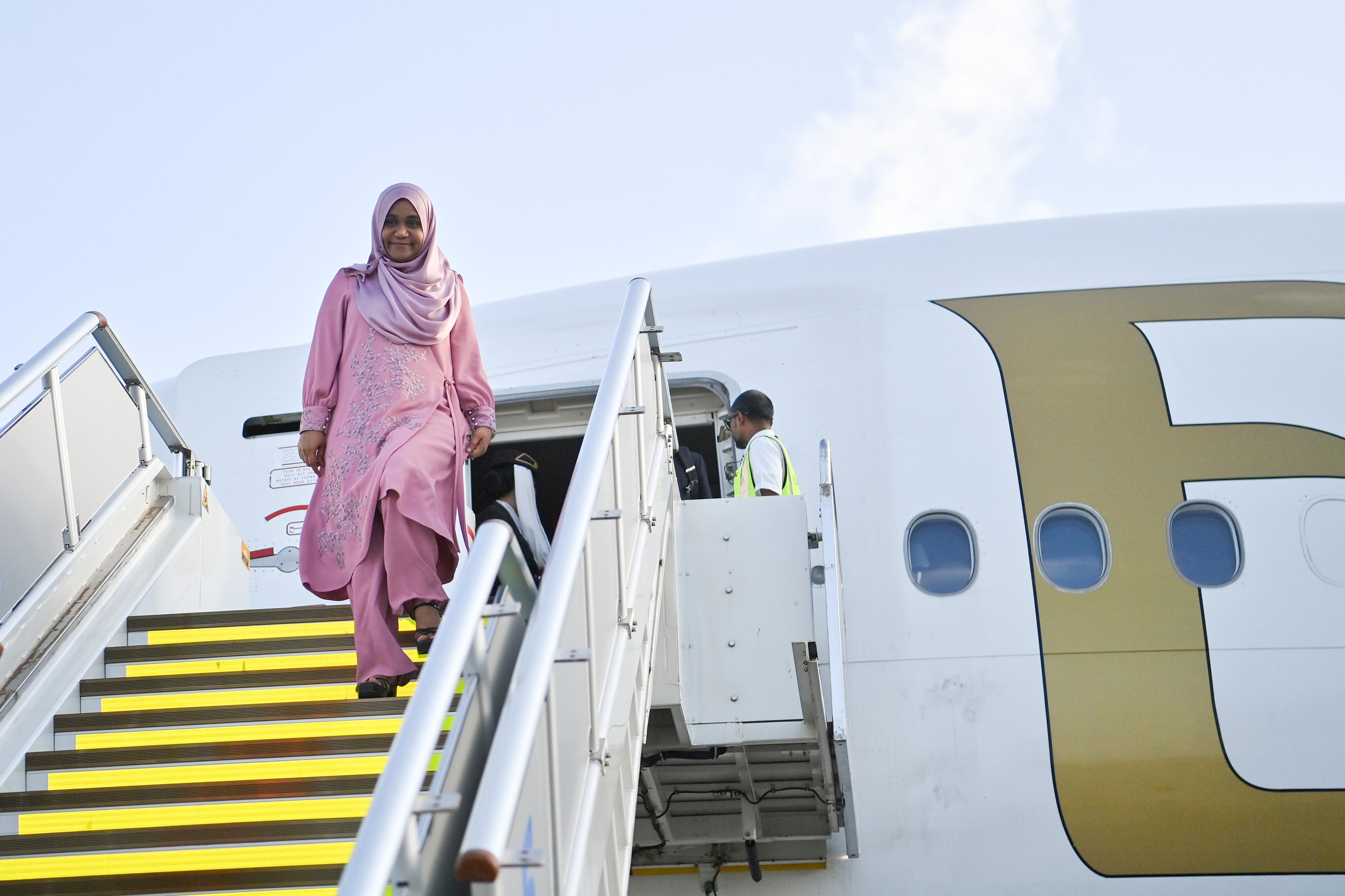 ޔޫއޭއީއަށް ކުރެއްވި ރަސްމީ ދަތުރުފުޅު ނިންމަވާލެއްވުމަށްފަހު ފަސްޓް ލޭޑީ ރާއްޖެ ވަޑައިގެންފި