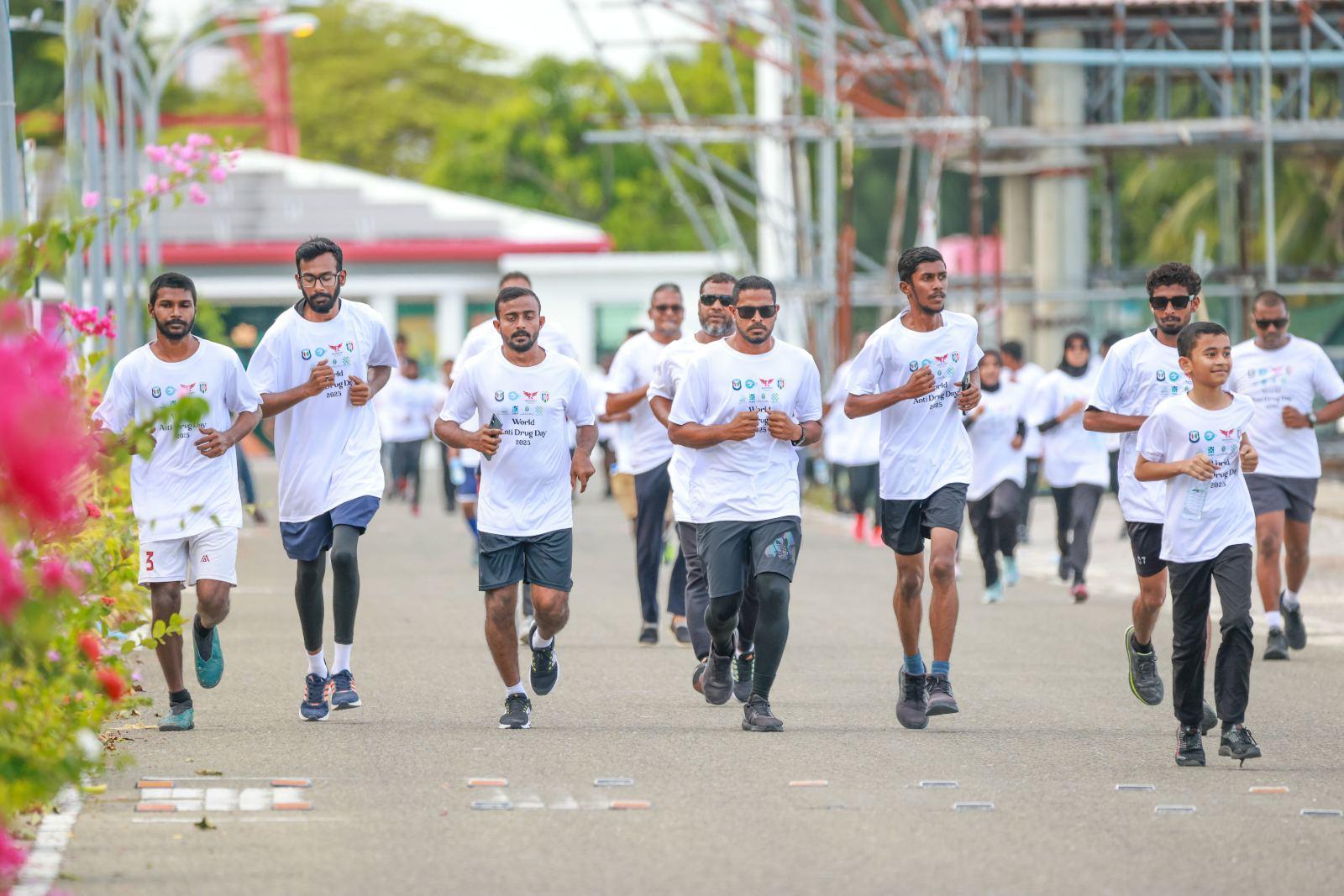 އެންޓި ޑްރަގް ޑޭ ފާހަގަކުރުމުގެ ގޮތުން ތިނަދޫ ސިޓީގައި ޚާއްސަ ދުވުމެއް ބާއްވައިފި