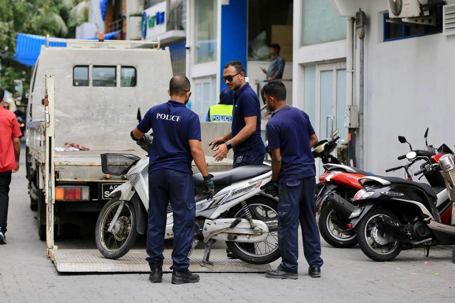 ބޮޑުތަކުރުފާނުމަގުގައި ގަވާއިދާ ޚިލާފަށް ޕާކުކޮށްފައިވާ އުޅަނދުތައް ޓޯވކުރަން ފަށައިފި