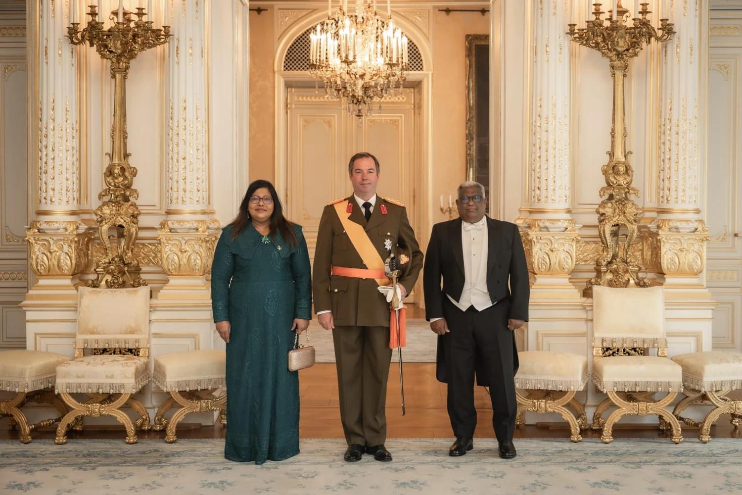 ޤީލާގެ ސަފީރުކަމުގެ ފަތްކޮޅު ލަގްޒަމްބާގްގެ ގްރޭންޑް ޑިޔުކް އަށް އަރުވައިފި
