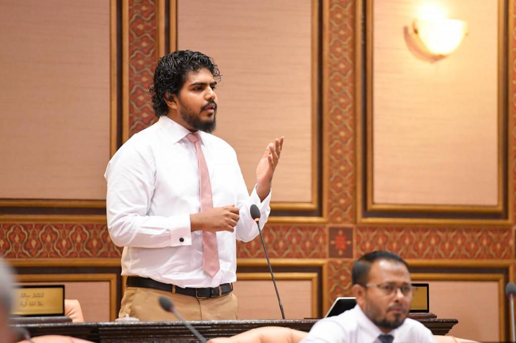 ހަންކެޑެ ހަލާލް ޓުއަރިޒަމަށް ޚާއްސަކުރުމާއި އަޒާންވެސް ދެކޮޅު: ގޮވާލީ ސަރުކާރުގެ ނިންމުން ބަދަލުކުރުމަށް!