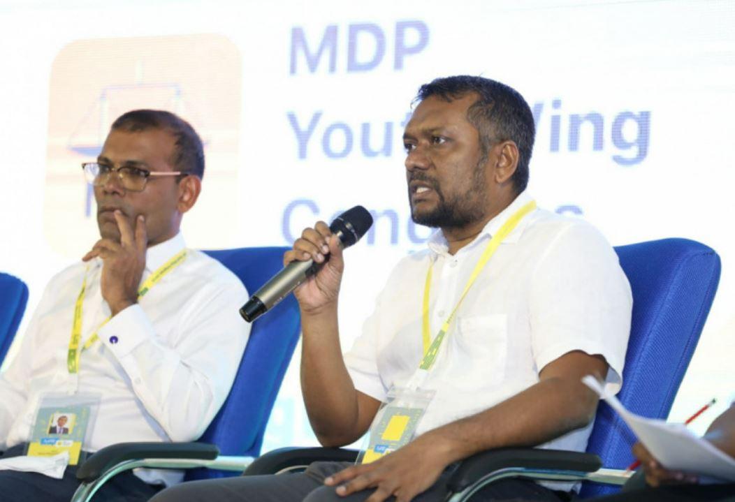 ނަޝީދު ސޮއިކުރާ ޖަލްސާއަށް ތަނެއް ހަމަޖައްސައިނުދީފި ނަމަ ޖަލްސާ ބާއްވާނީ މުލިއާގޭ ކަންމަތީގައި - ފައްޔާޒް