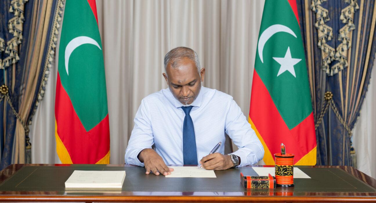 ލިޔުންތެރީން ވާންޖެހޭނީ ދީނާއި ޤައުމާއި ވަޠަނުގެ ދިފާޢުގައި މަތިވެރި ޖިހާދެއް ކުރާ ބަޔަކަށް - ރައީސް