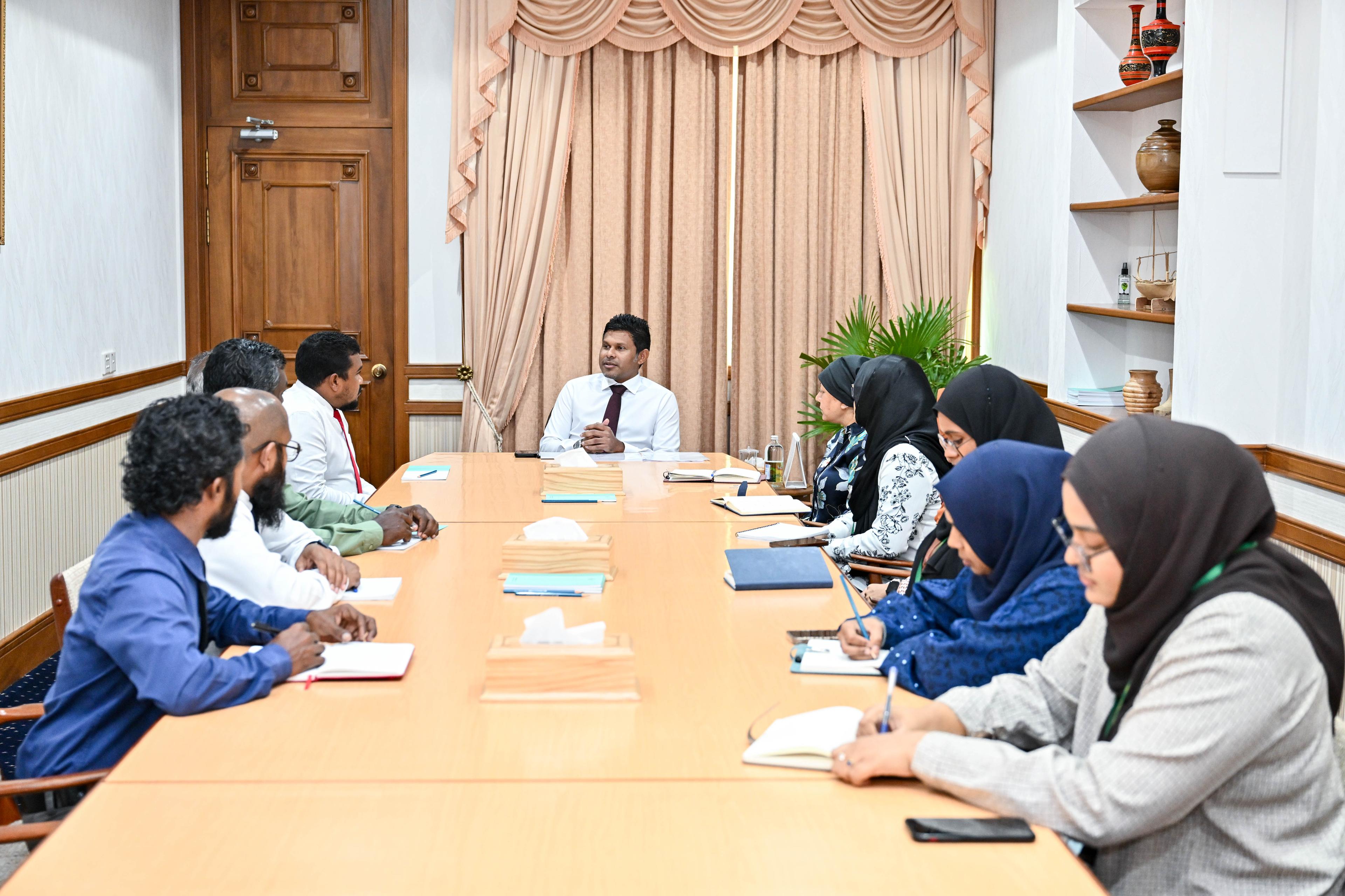 ނޮޅިވަރަންފަރުގެ ތަރައްޤީގެ މުހިންމު ކަންކަމާ ގުޅޭގޮތުން މަޝްވަރާކުރައްވައިފި
