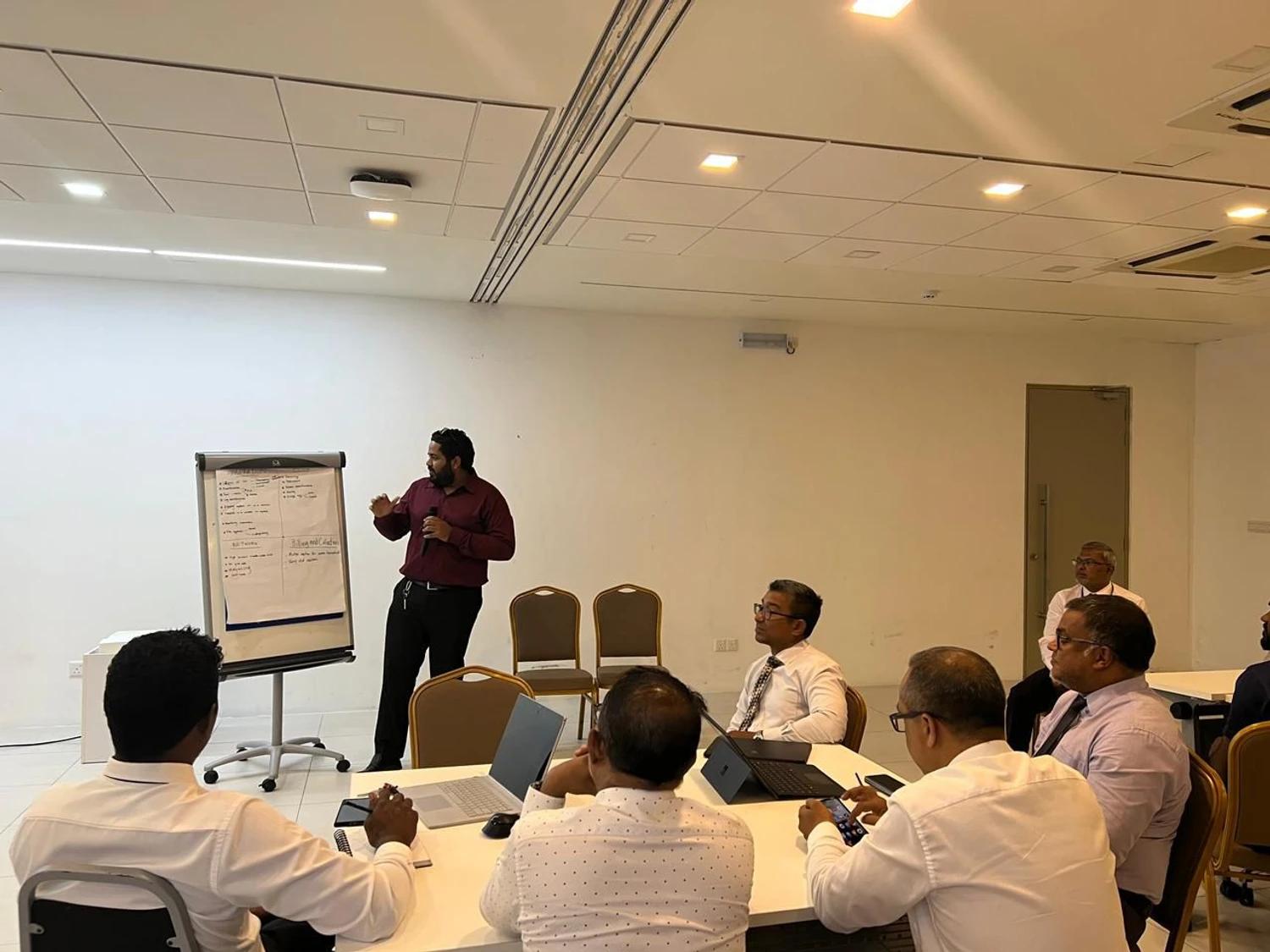 ކަރަންޓުގެ ދަތިކަން ހައްލުކުރުމަށް ޔުޓިލިޓީ ކުންފުނިތަކާ ގުޅިގެން ޚާއްސަ ވޯކްޝޮޕެއް