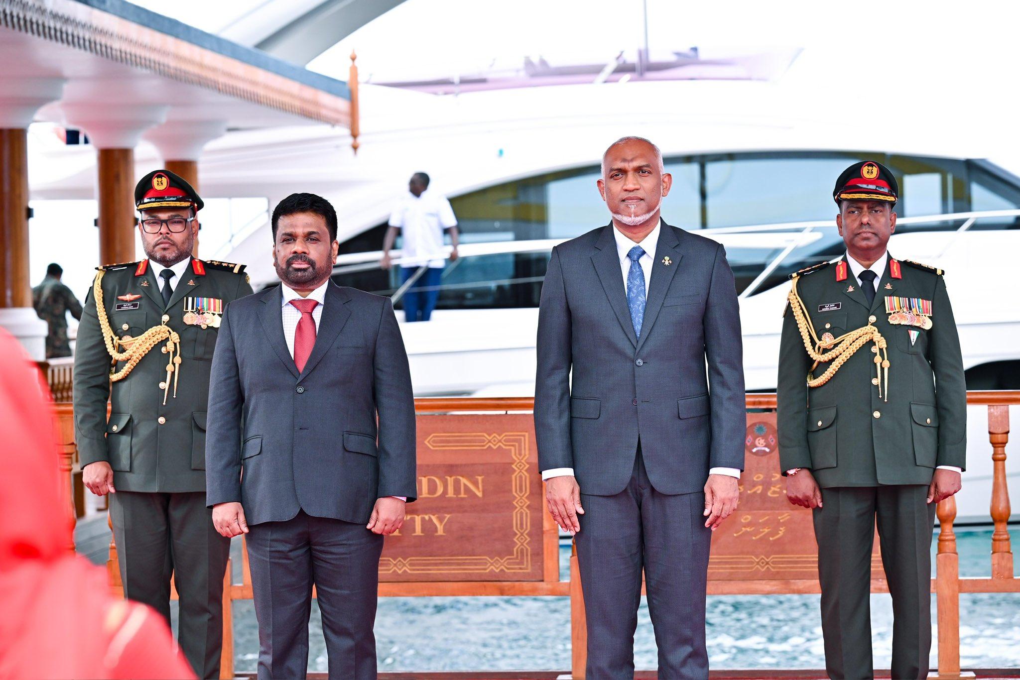 ލަންކާގެ އިޤްތިޞާދަށް ކުރިމަތިވެފައިވާ ގޮންޖެހުންތައް ޙައްލުކުރެއްވުމަށް އަނުރަ ކުރައްވަމުން ގެންދަވާ މަސައްކަތްޕުޅަށް ރައީސް މުއިއްޒުގެ ތައުރީފް!