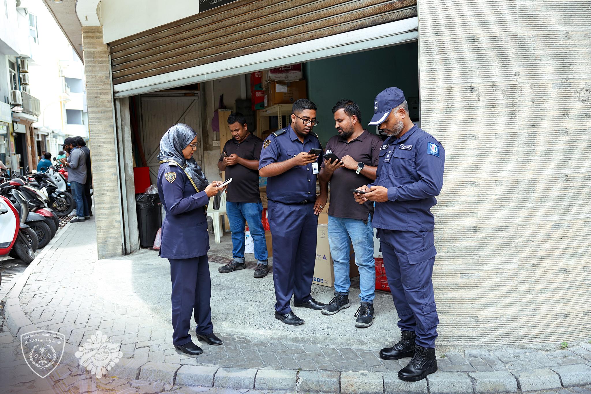 މާލޭގައި ގަވާއިދާ ހިލާފަށް މަސައްކަތް ކުރަމުންދިޔަ 9 ބިދޭސީއަކު އިމިގްރޭޝަންގެ ބެލުމުގެ ދަށަށް!
