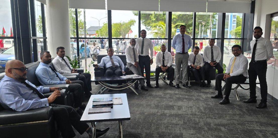 އެމްޑީޕީގެ ޕީޖީ މެމްބަރުން ގަވަރުނަރު ހޯދަން  މަރުކަޒީ ބޭންކުގައި!