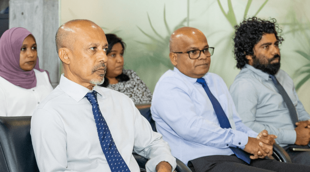 އެޗްޑީސީގެ އެމްޑީ މައުރޫފް ރިޓަޔަރ ކުރައްވަނީ